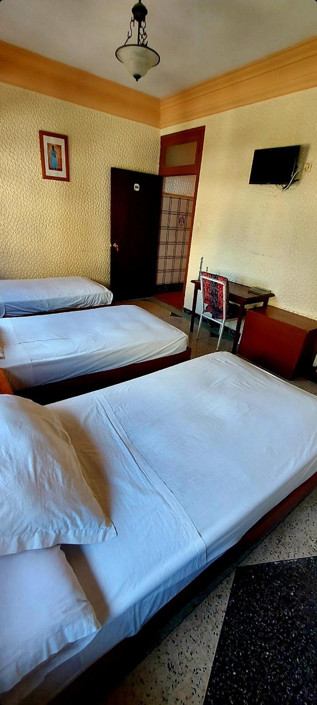Standard Triple Room - Photo 9