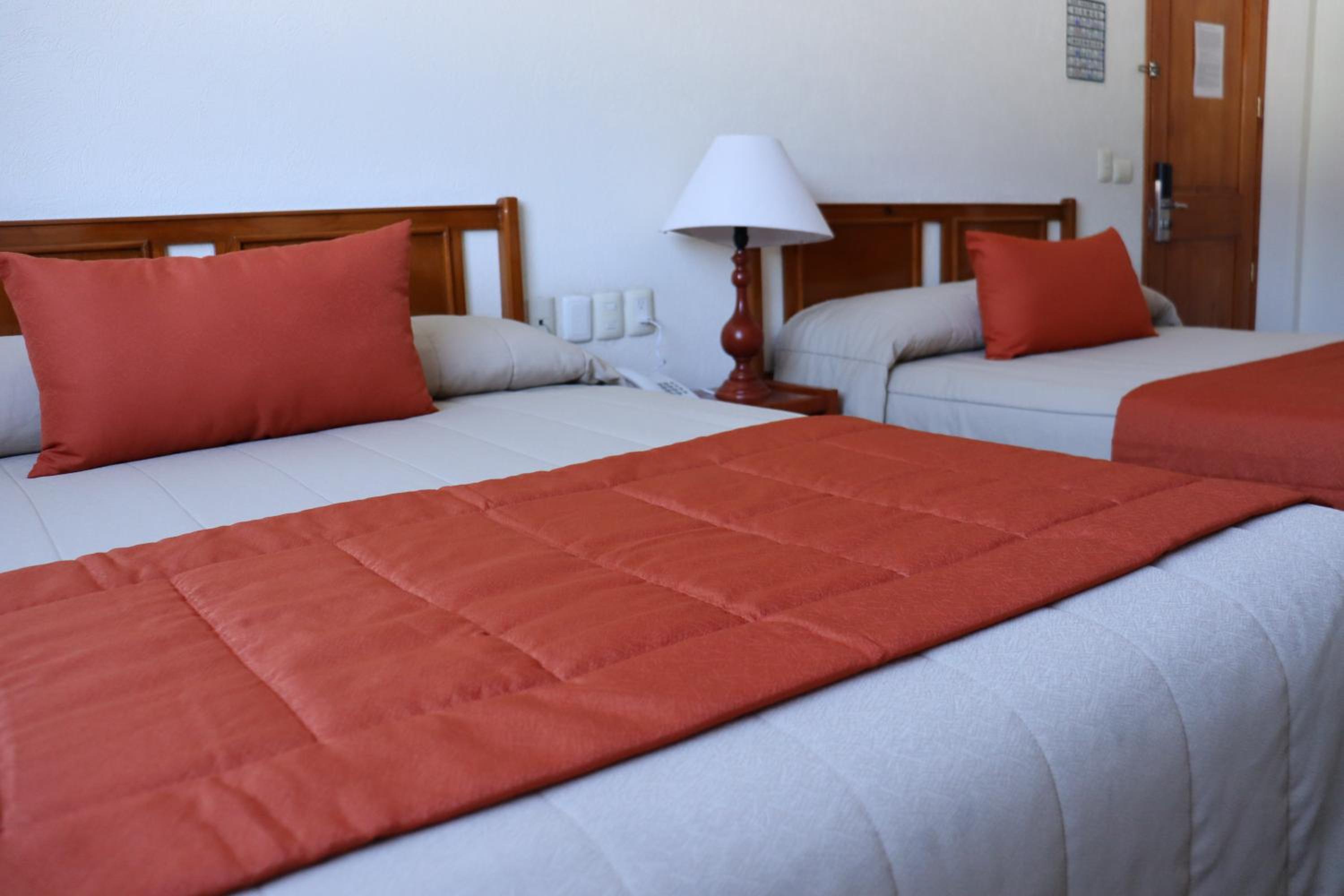 Double Room with Two Double Beds - Photo 7