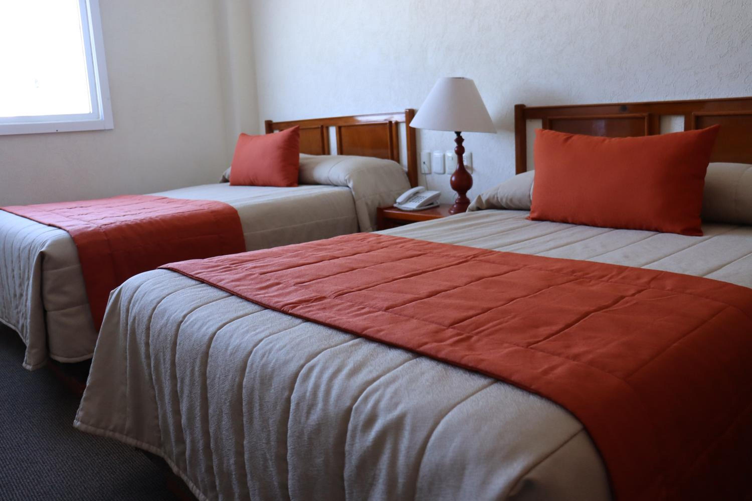Double Room with Two Double Beds - Photo 5