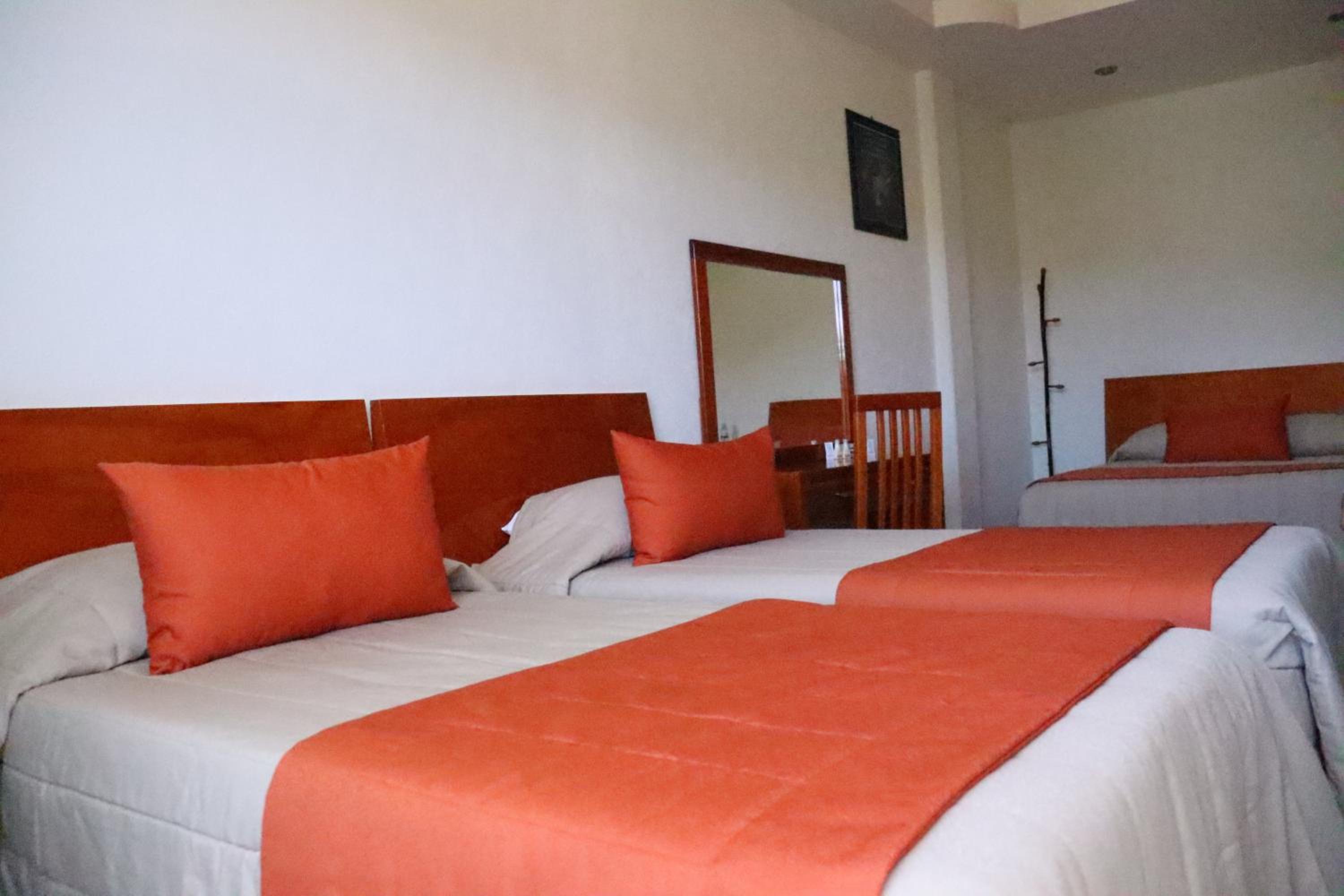 Double Room with Two Double Beds - Photo 6