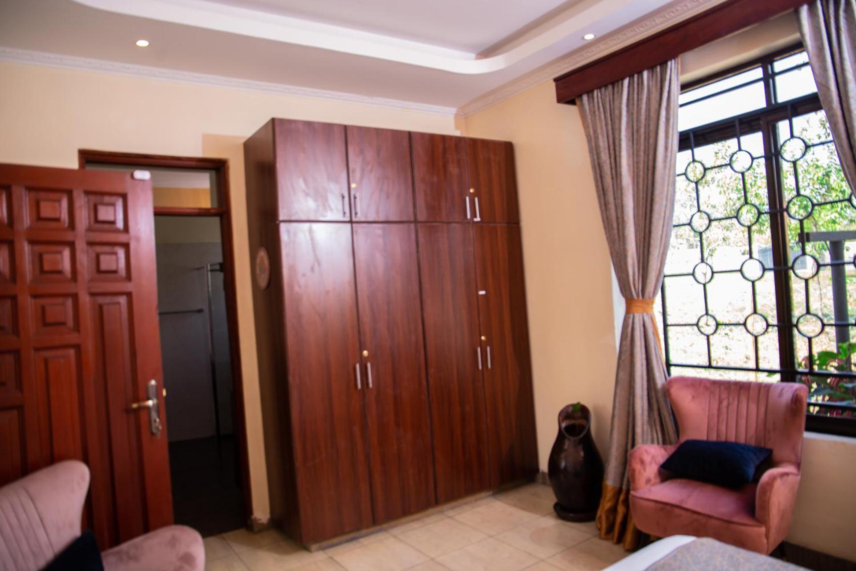 One-Bedroom Apartment - Photo 3