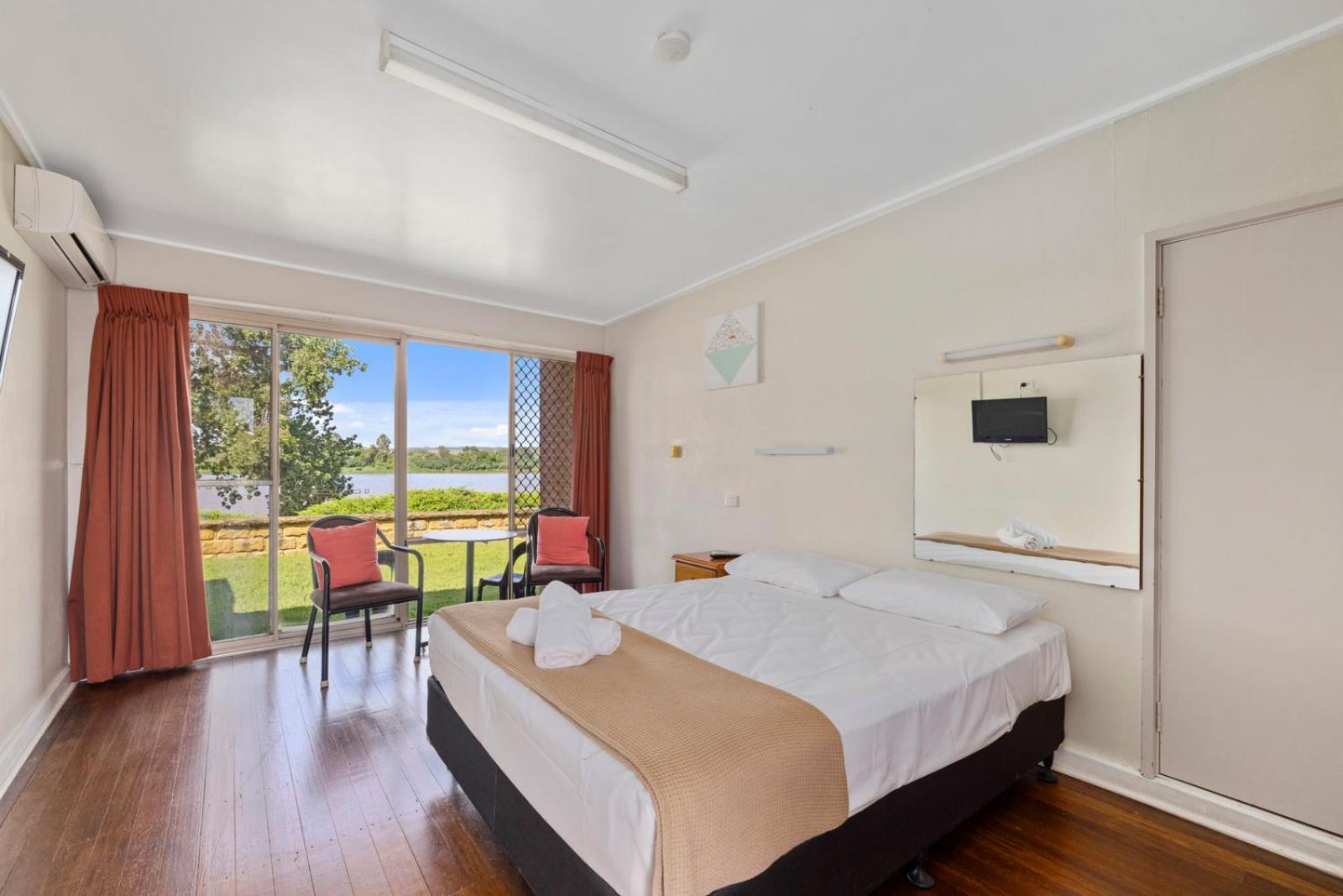 Deluxe Queen Room