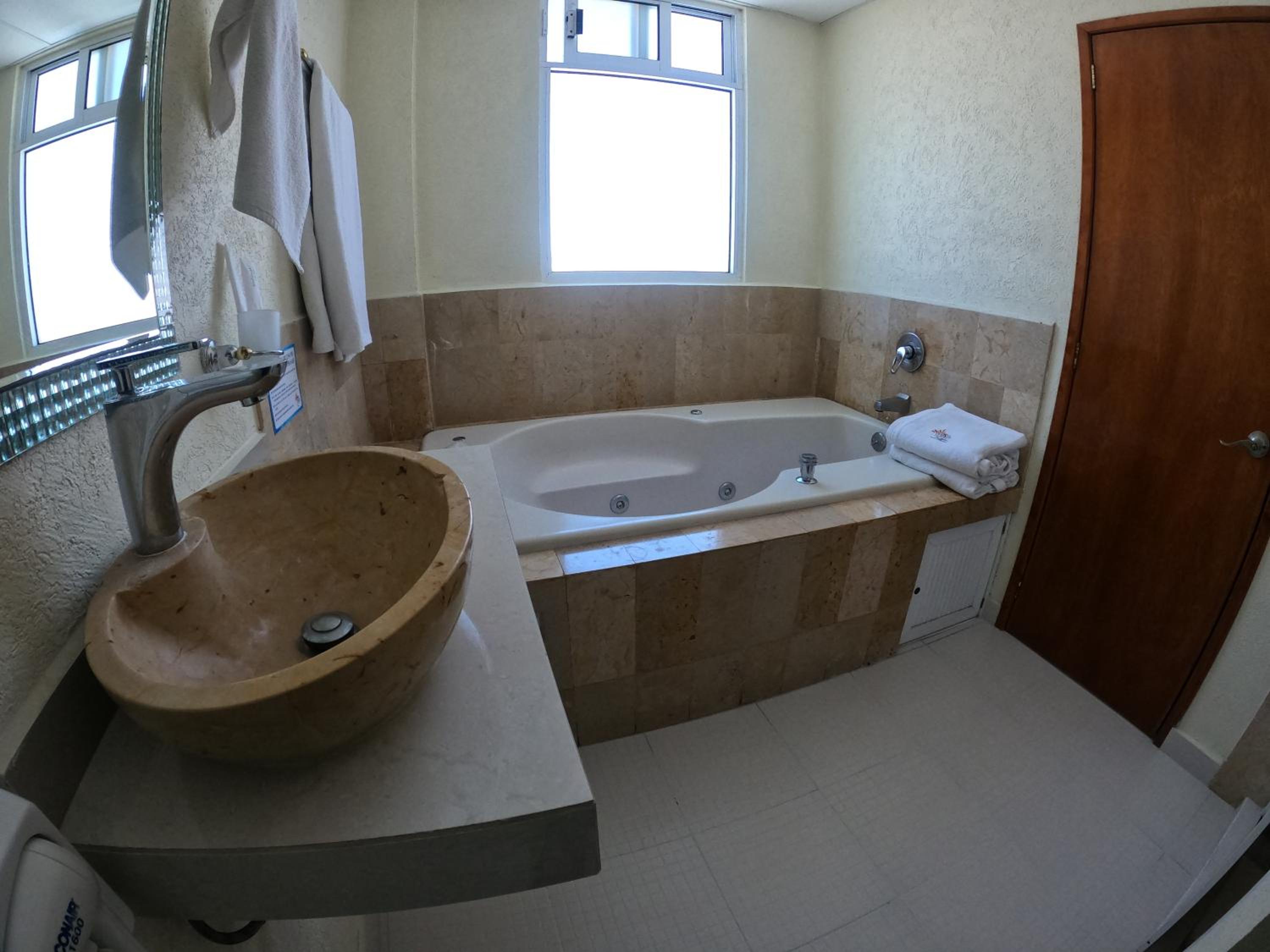 Standard Suite - Photo 5