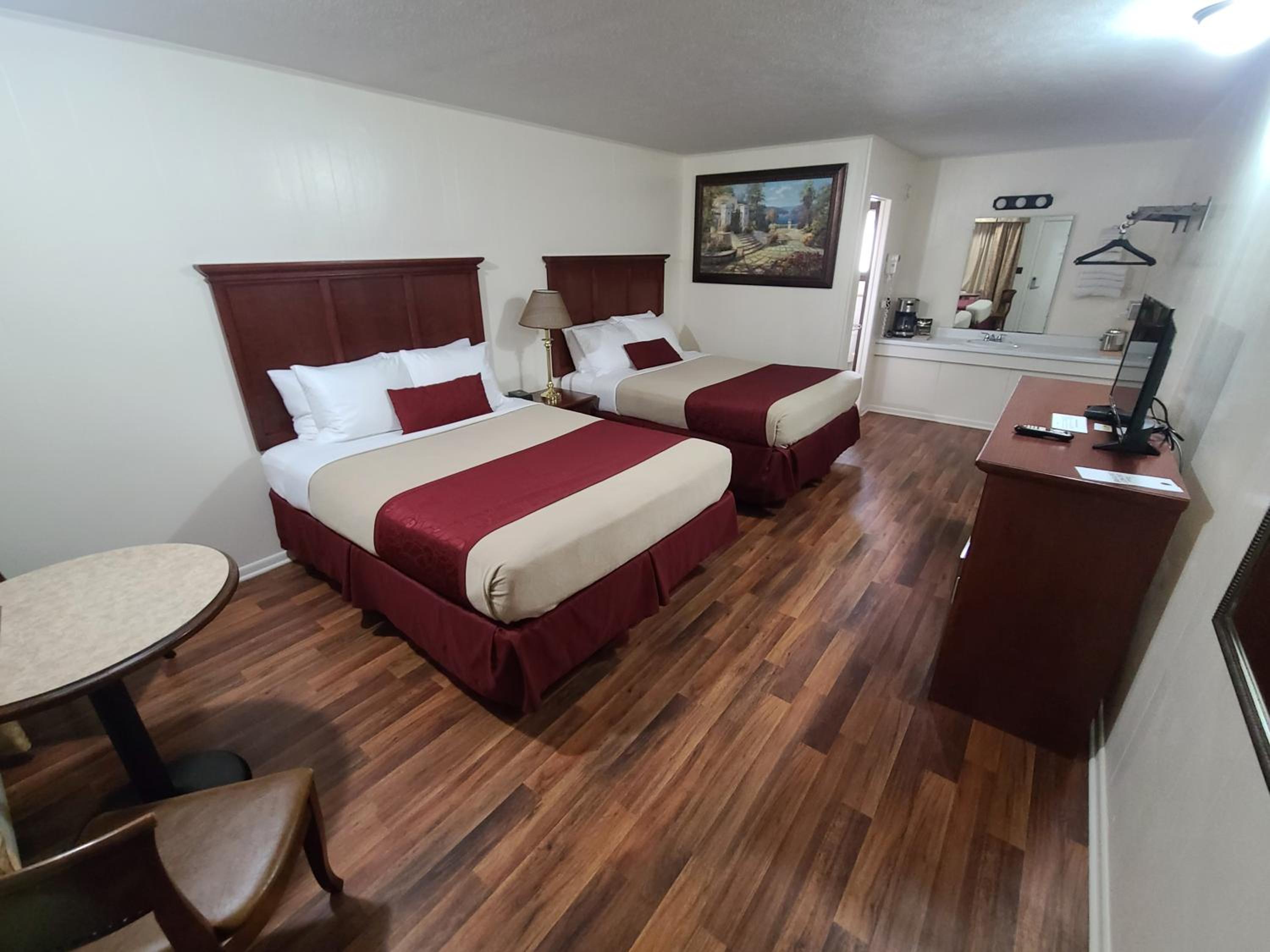Deluxe Queen Room with Two Queen Beds photo 1