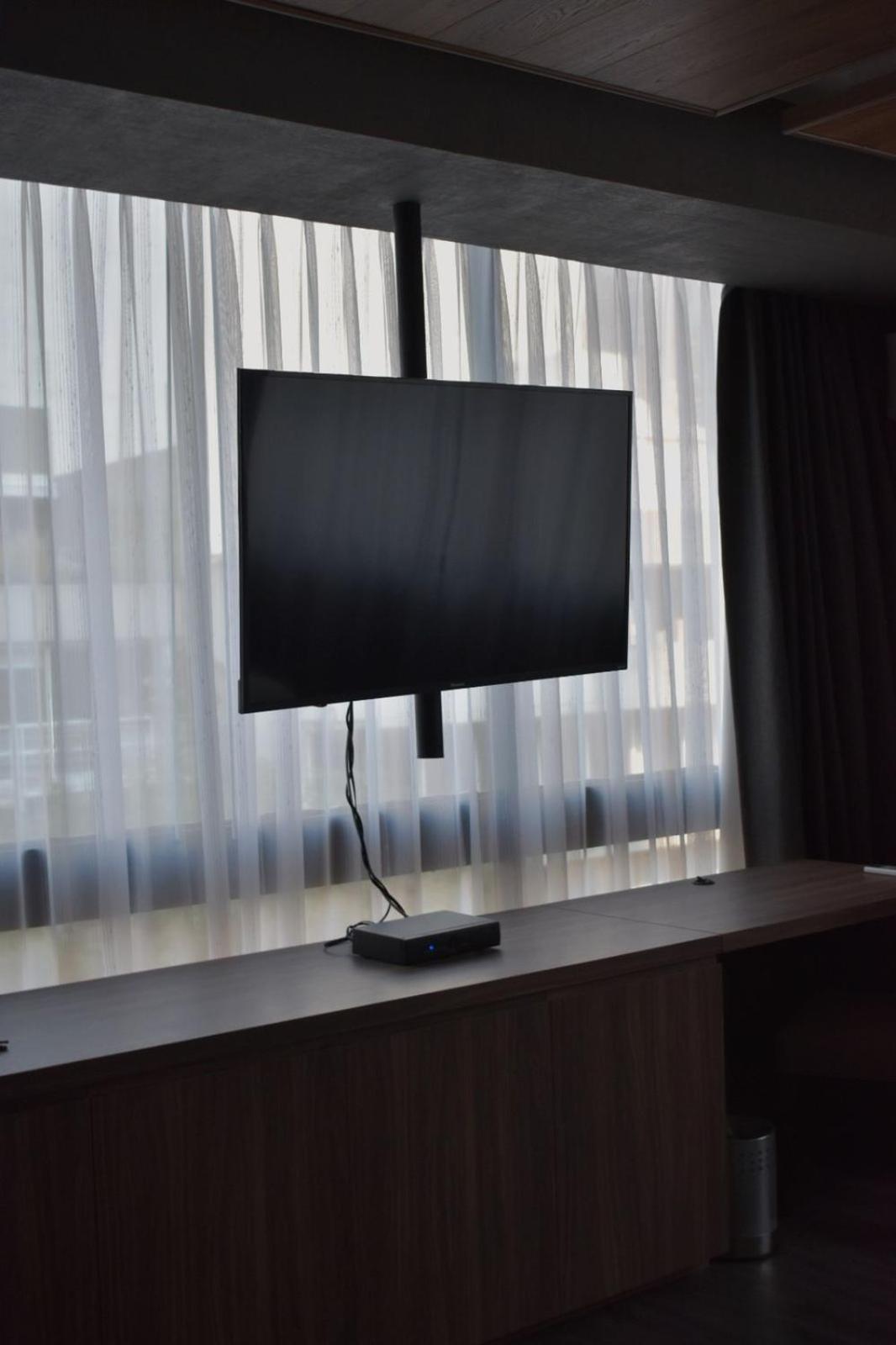 Deluxe King Room - Photo 14