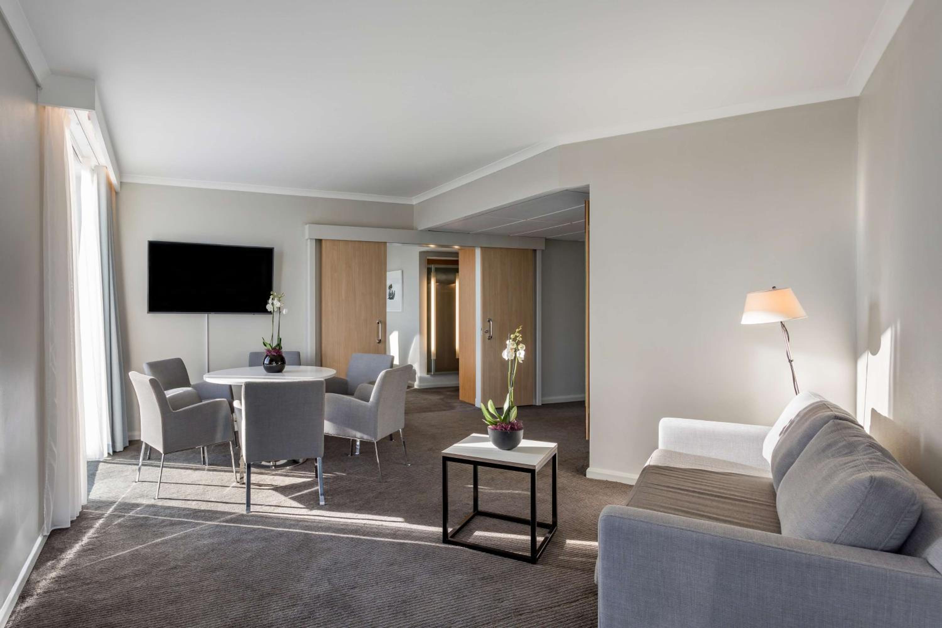 Suite - Photo 2