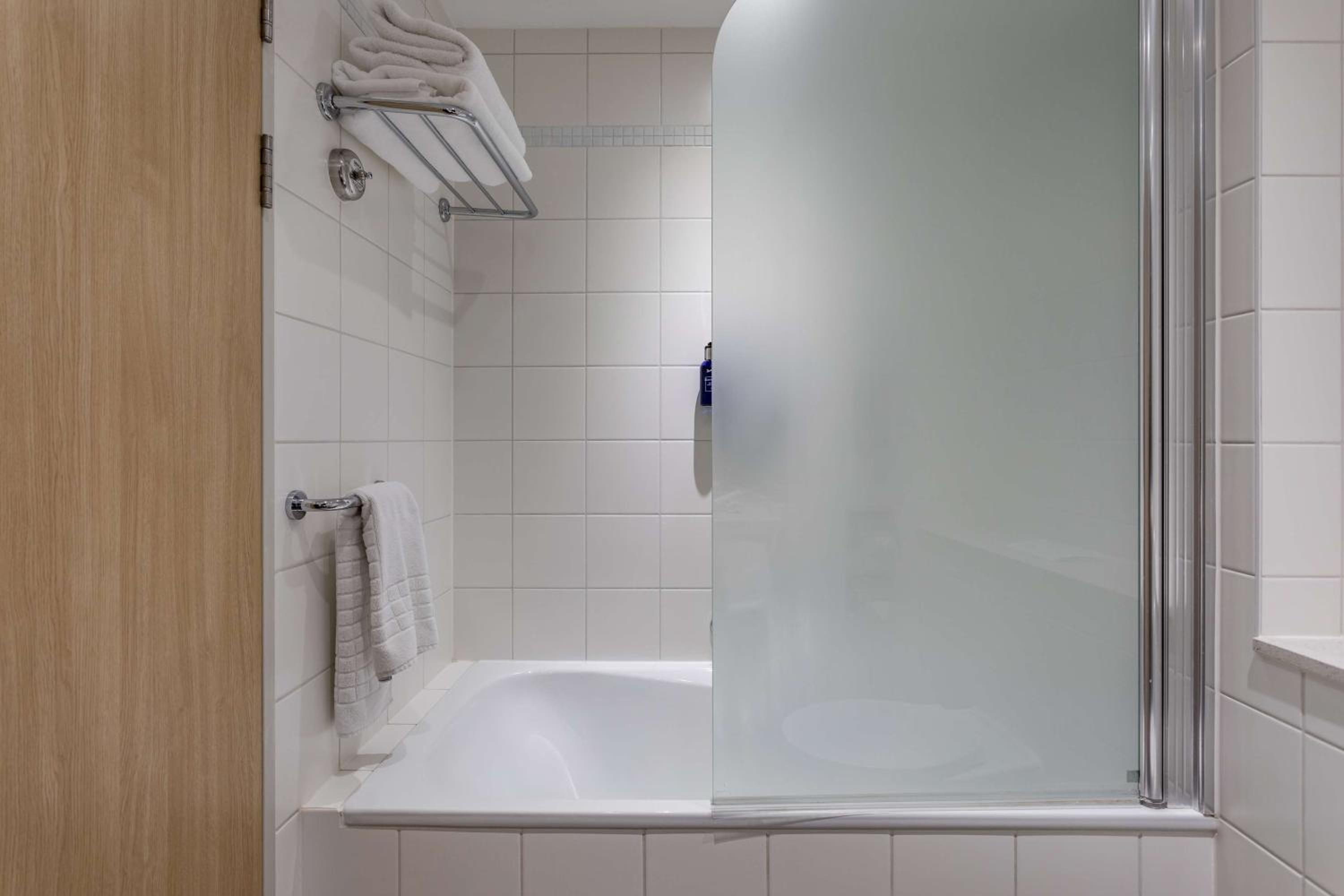 Suite - Photo 5