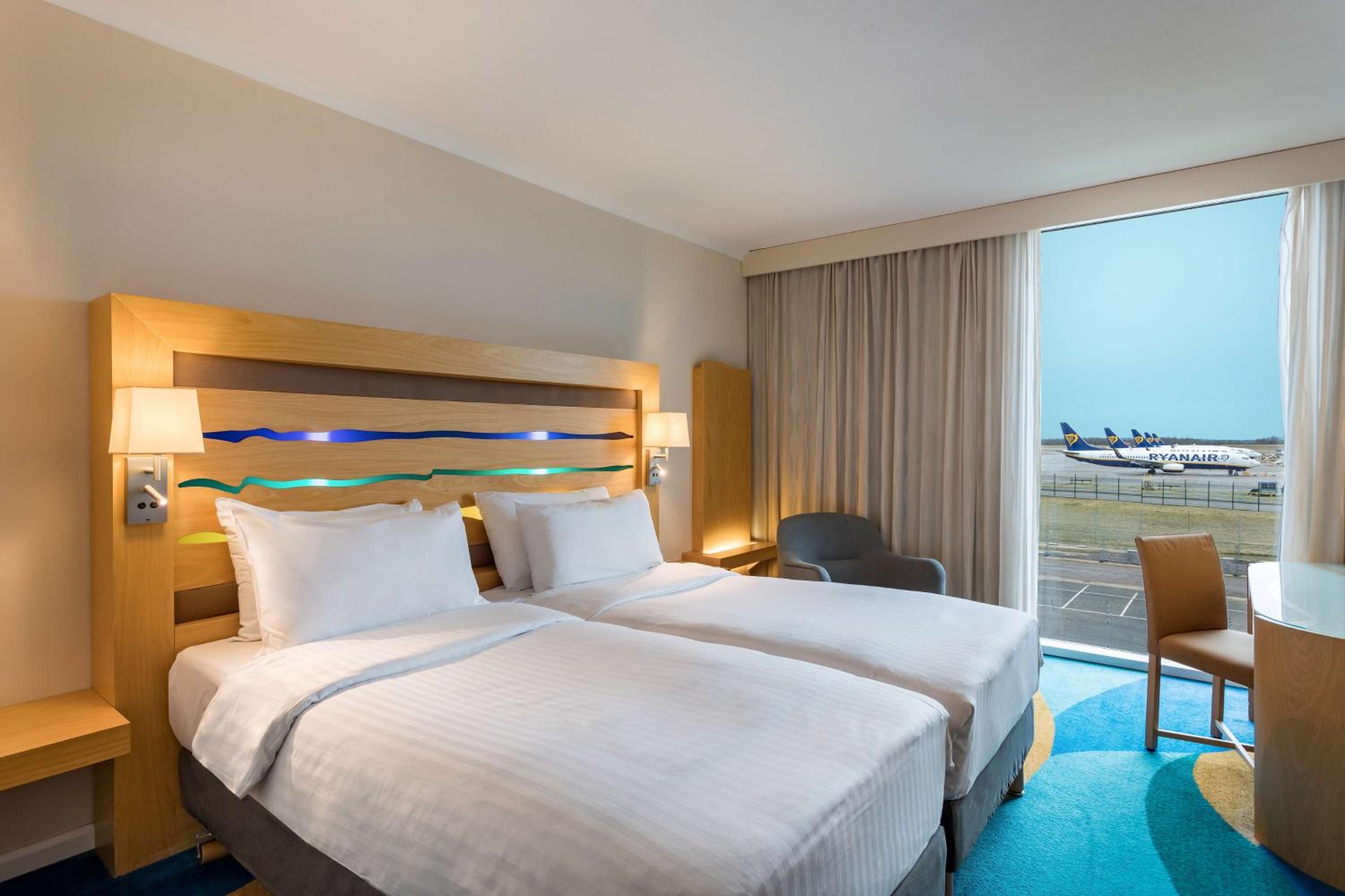 Standard Room with Runway View - Photo 1