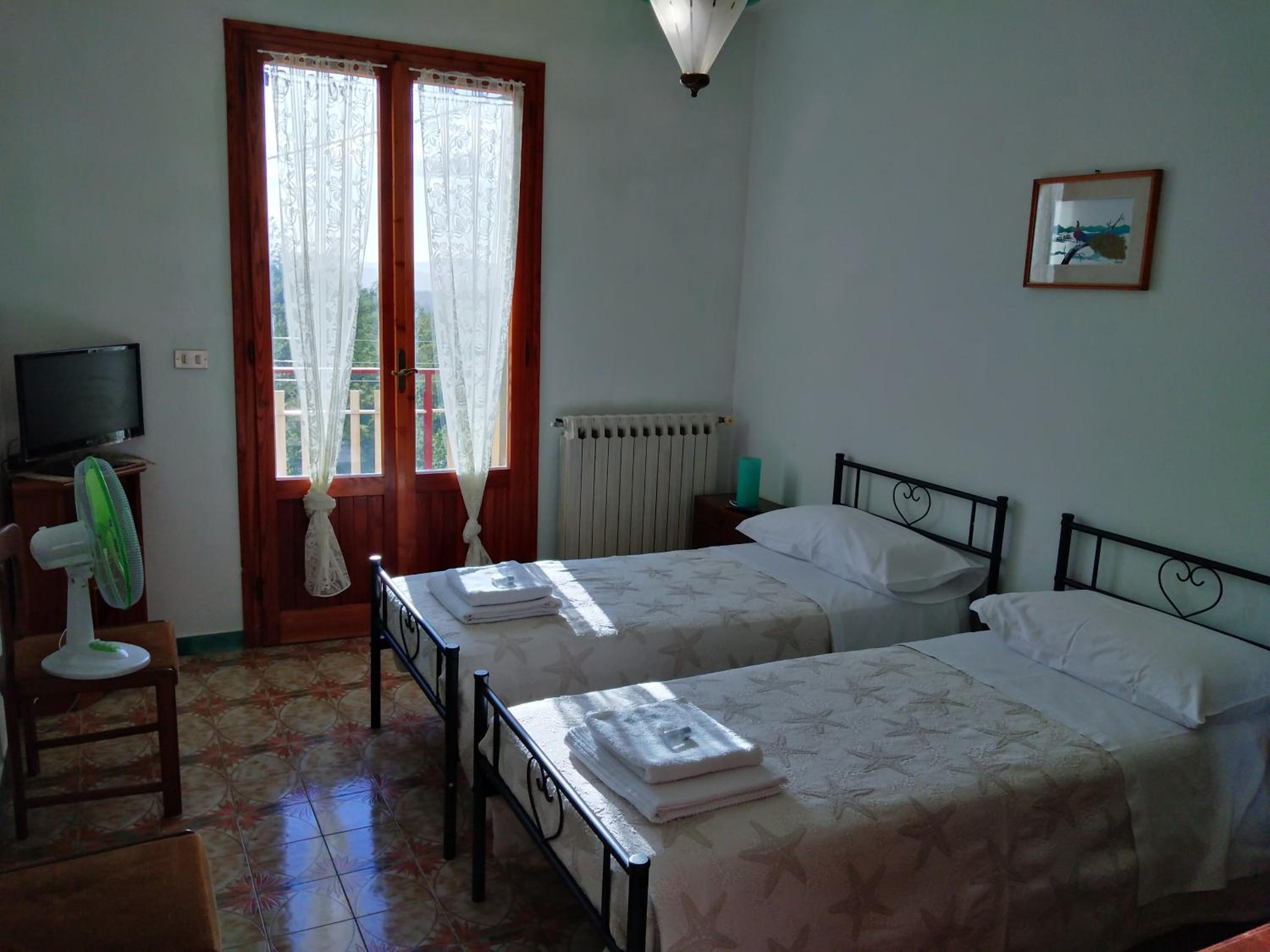 Twin Room with Shared Bathroom photo 1