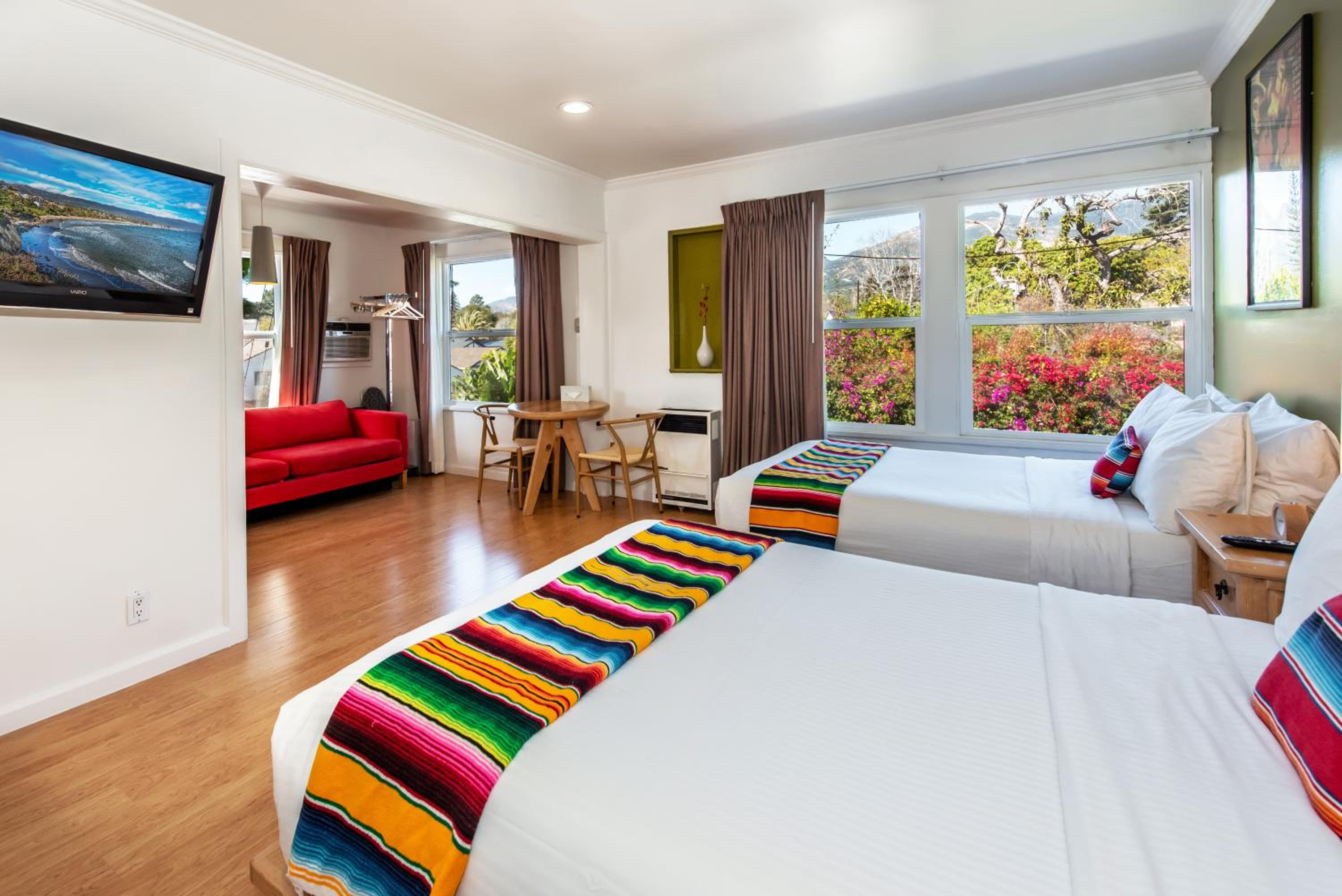 Deluxe Family Suite photo 1