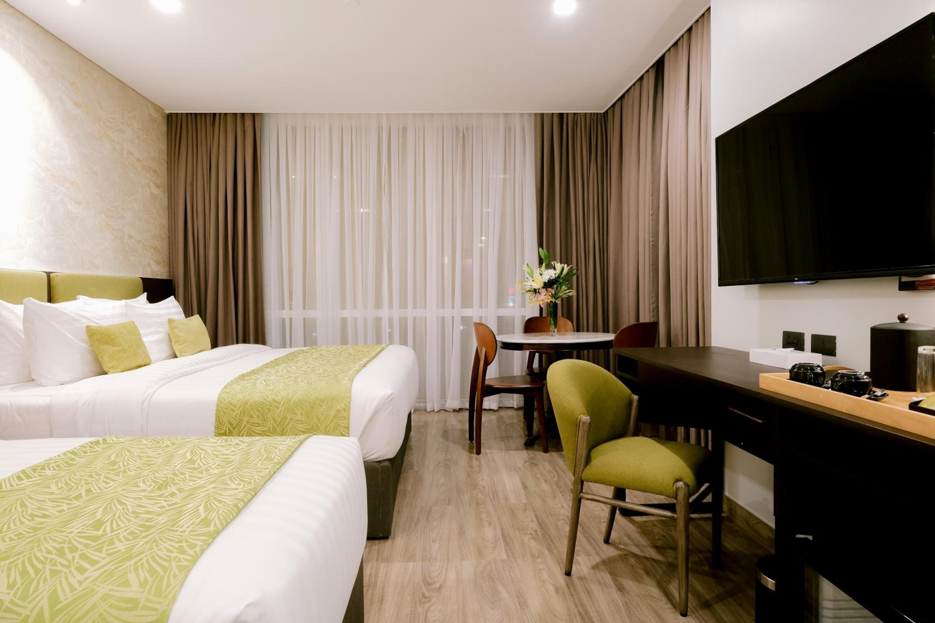 Deluxe Family Room - Photo 2