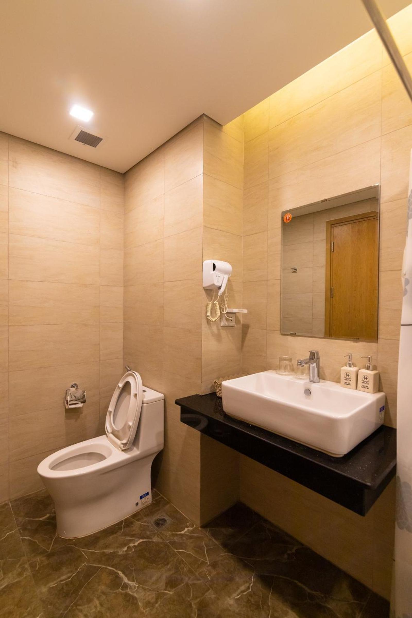 One-Bedroom Apartment - Photo 21