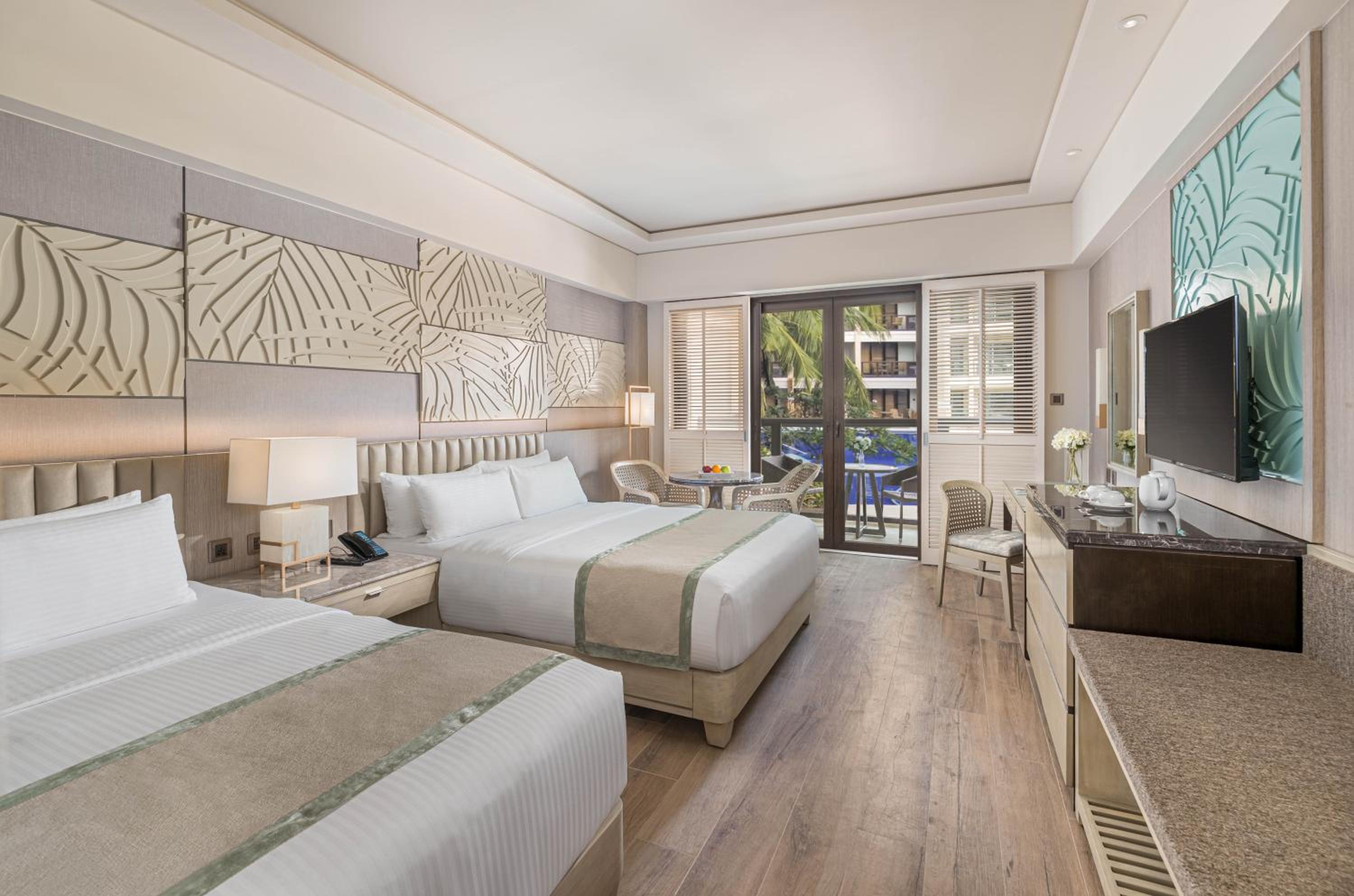 Premier Room with Direct Pool Access - Photo 2