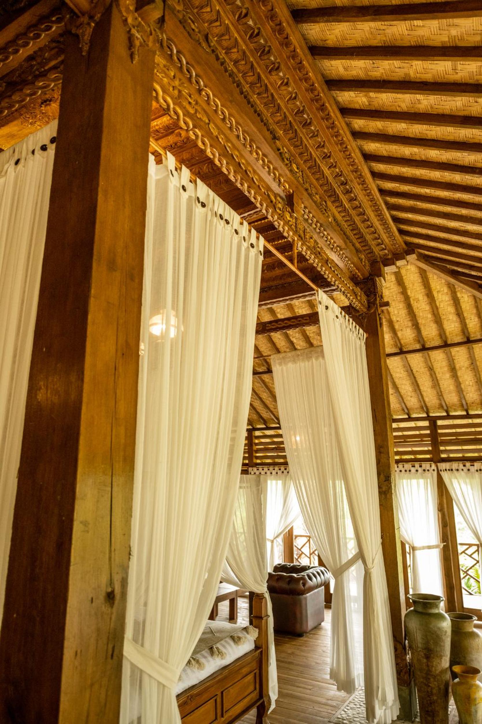 Deluxe Suite with Sea View - Photo 6