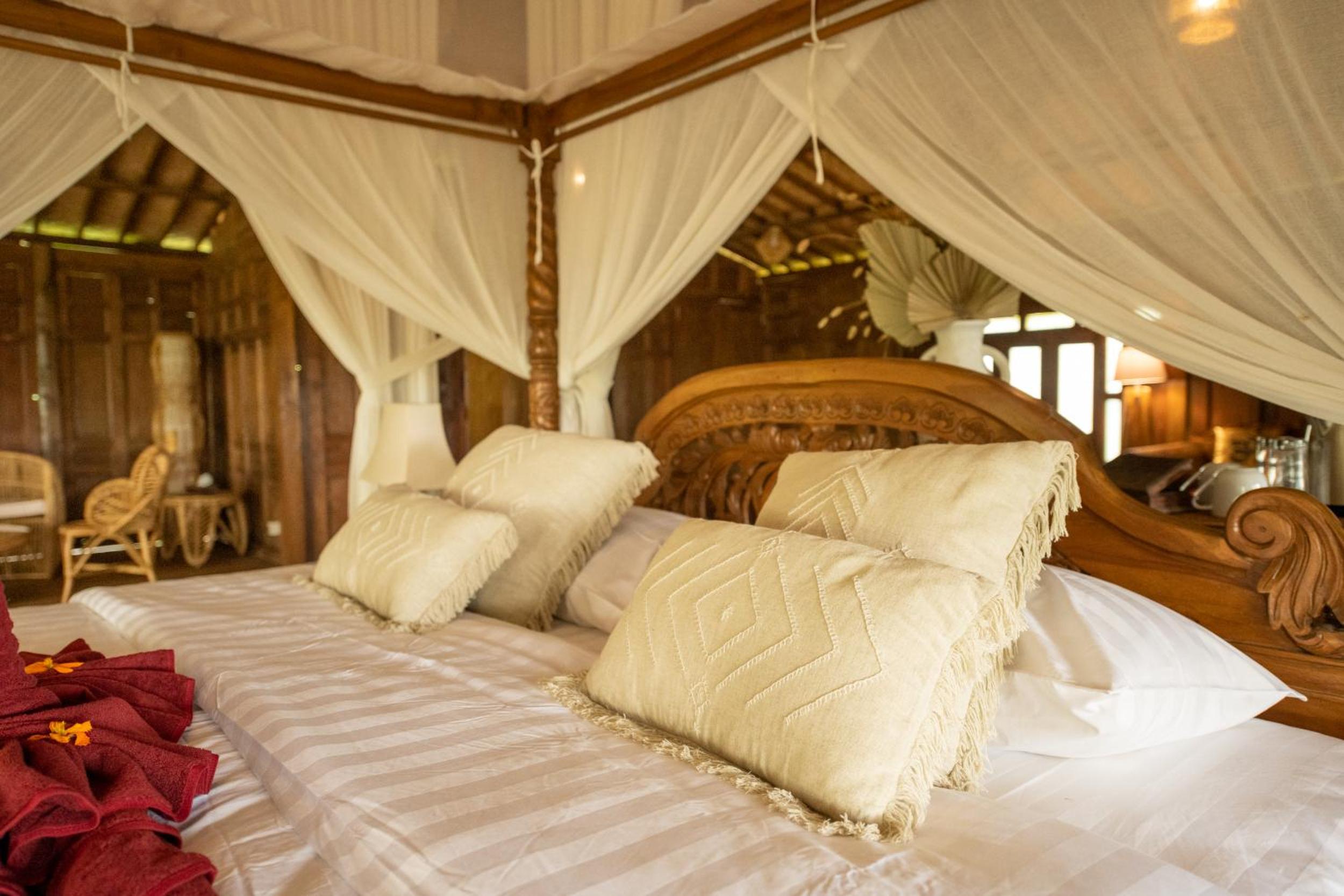 Deluxe Suite with Sea View - Photo 7