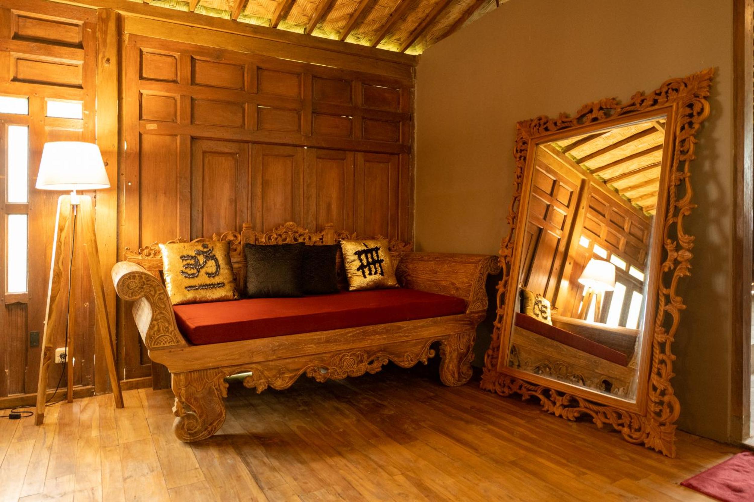 Deluxe Suite with Sea View - Photo 10
