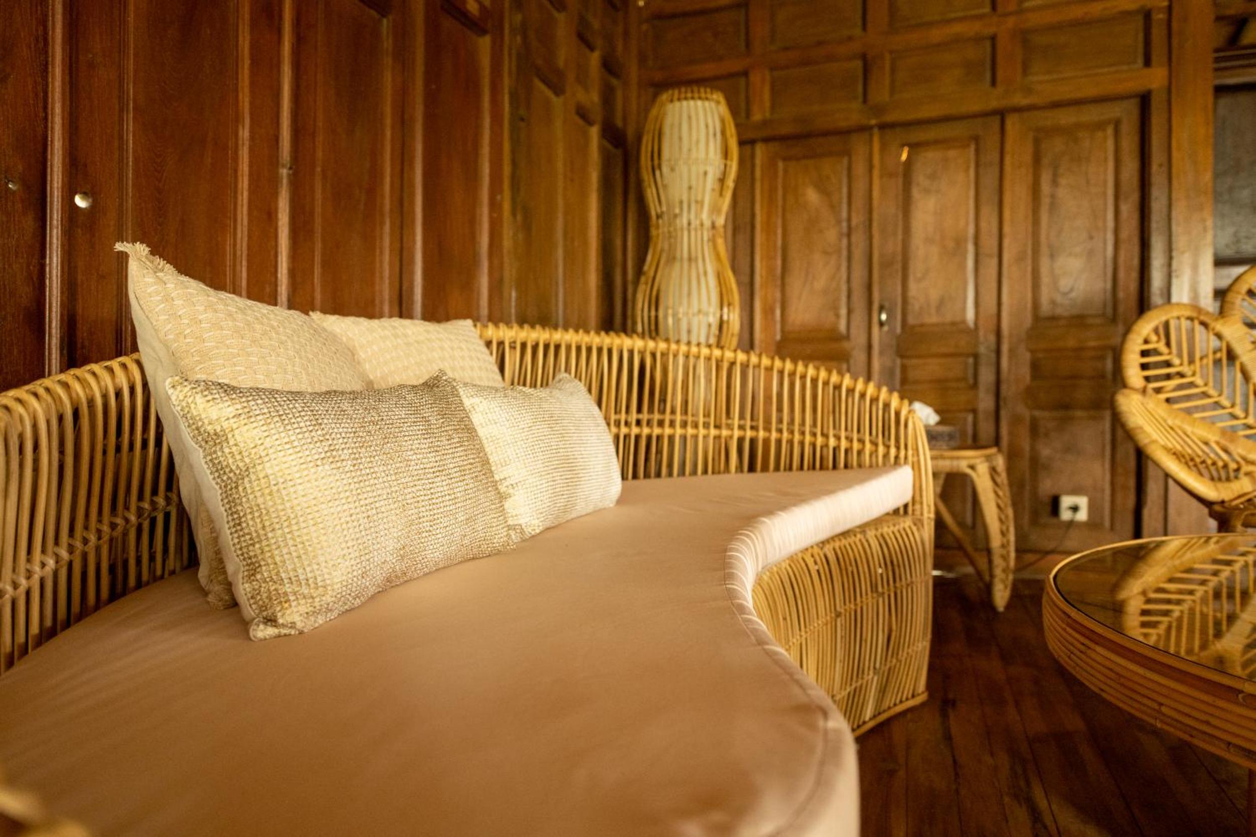 Deluxe Suite with Sea View - Photo 12
