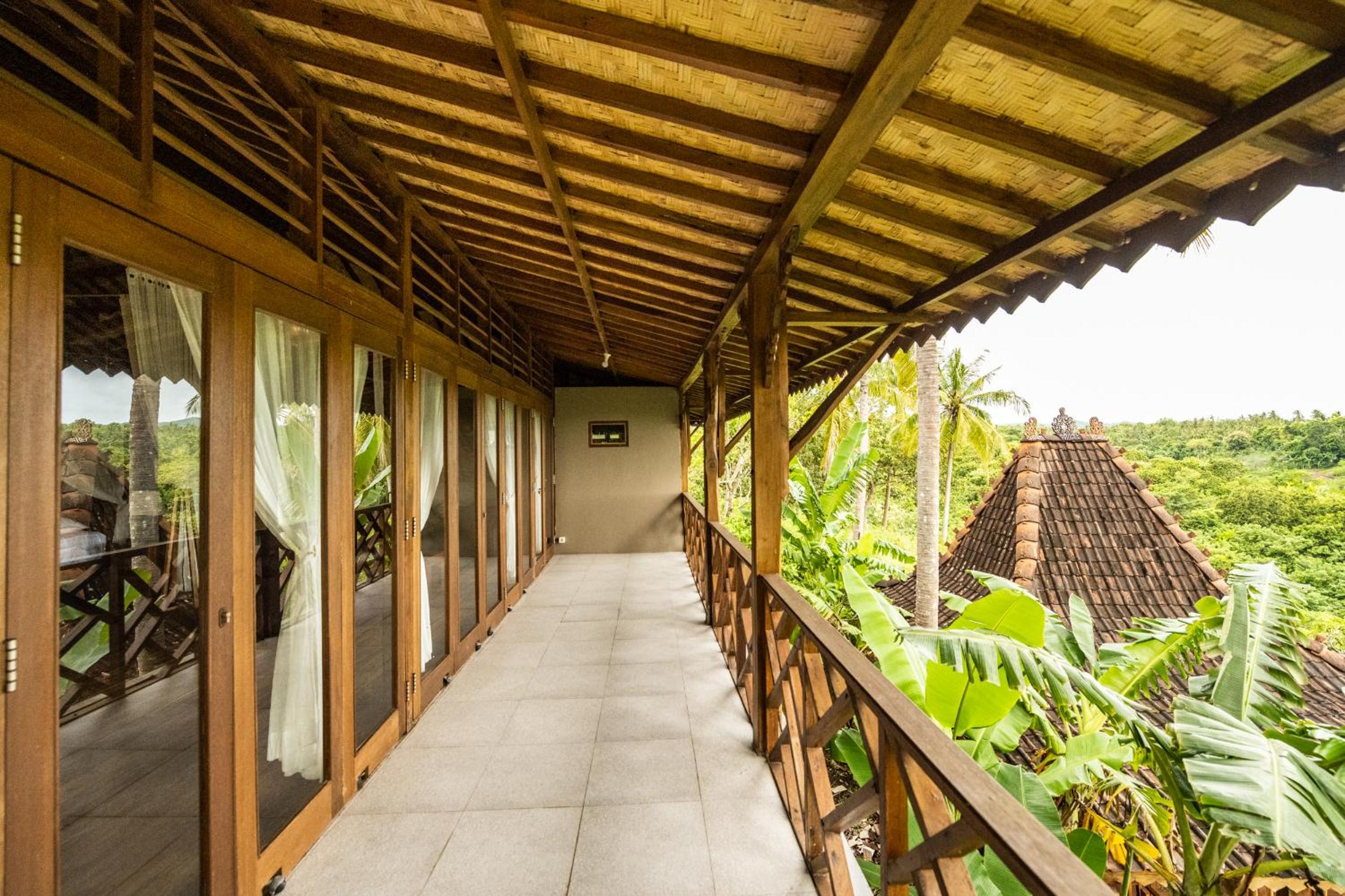 Deluxe Suite with Sea View - Photo 15
