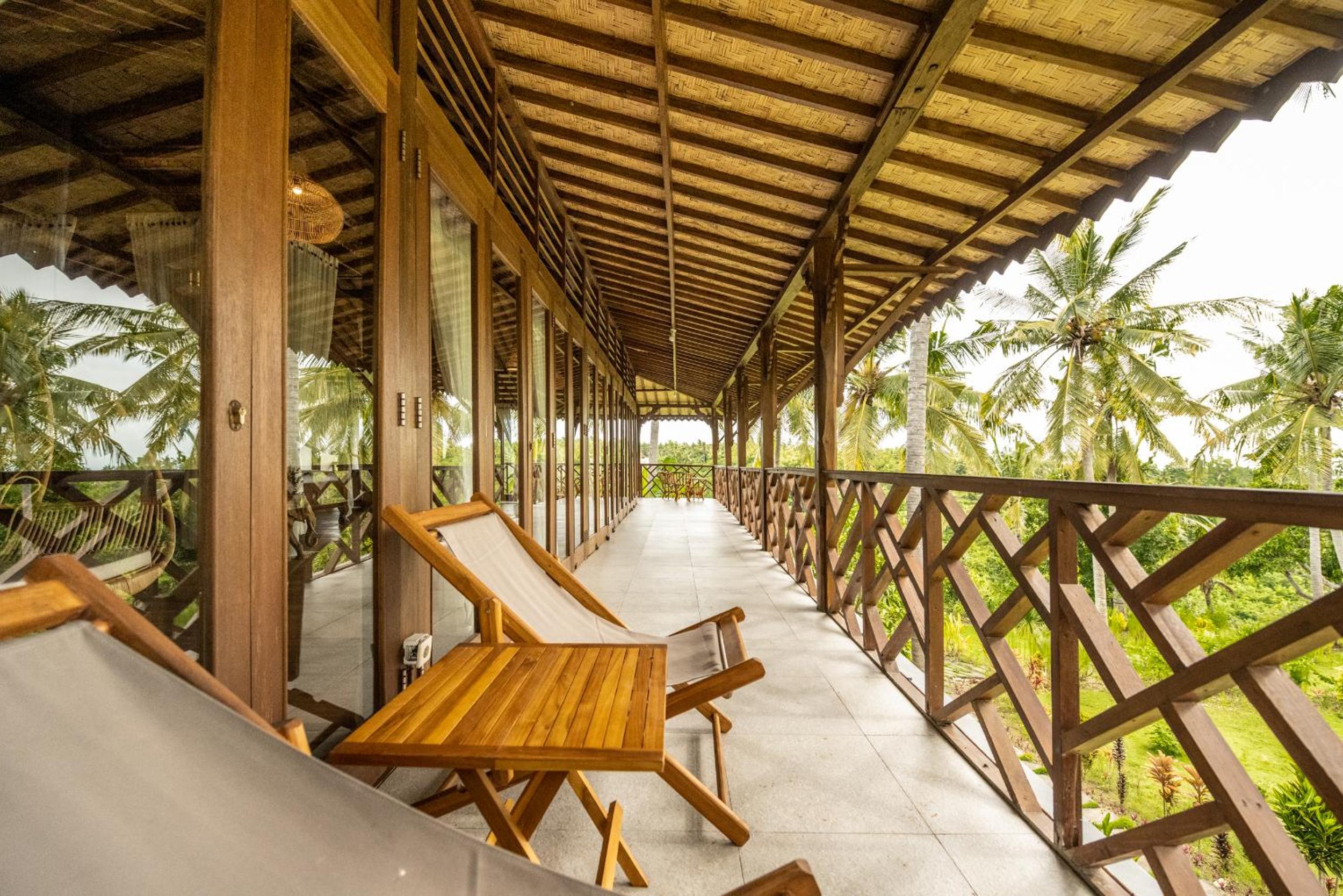 Deluxe Suite with Sea View - Photo 17