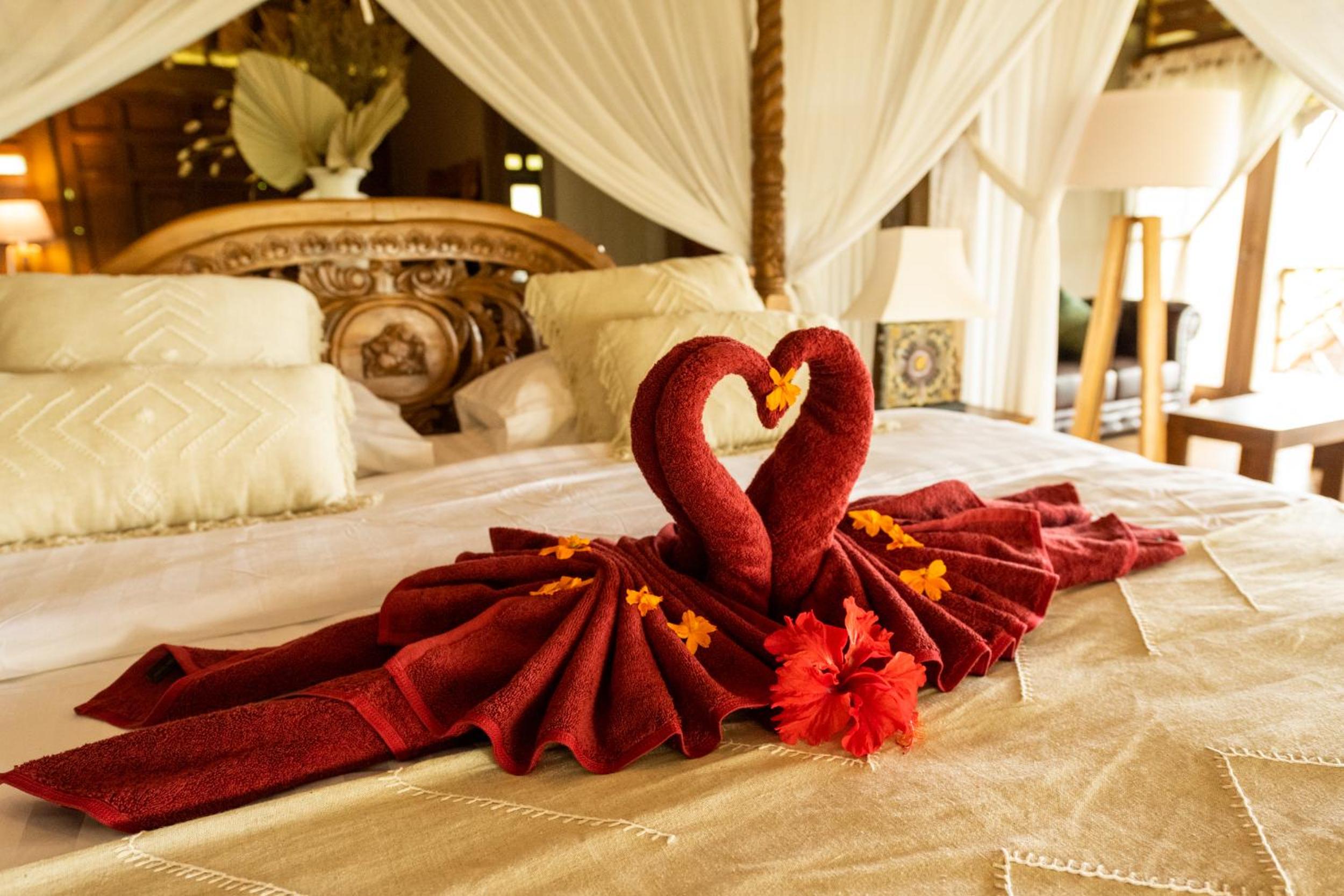 Deluxe Suite with Sea View - Photo 18