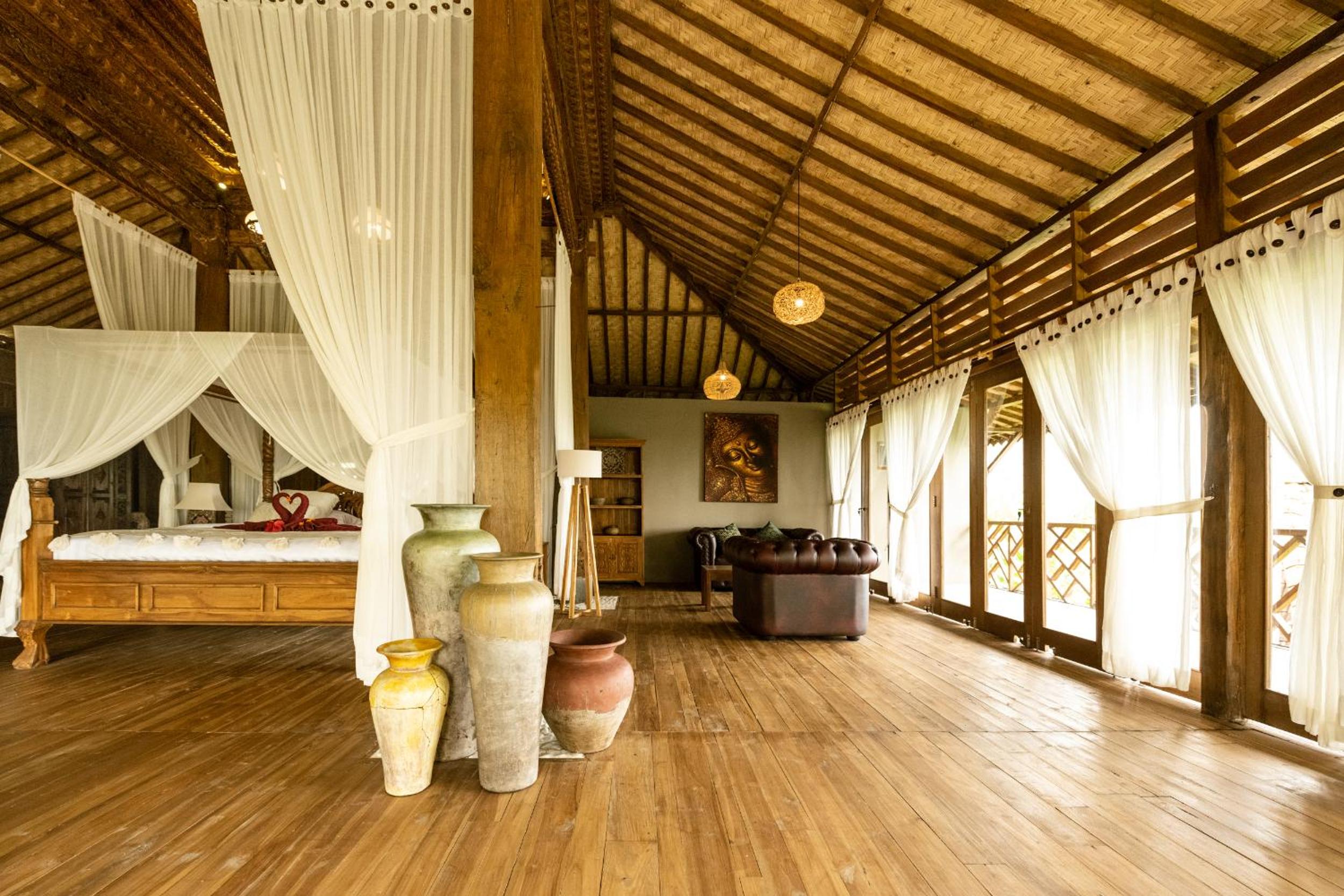 Deluxe Suite with Sea View - Photo 20