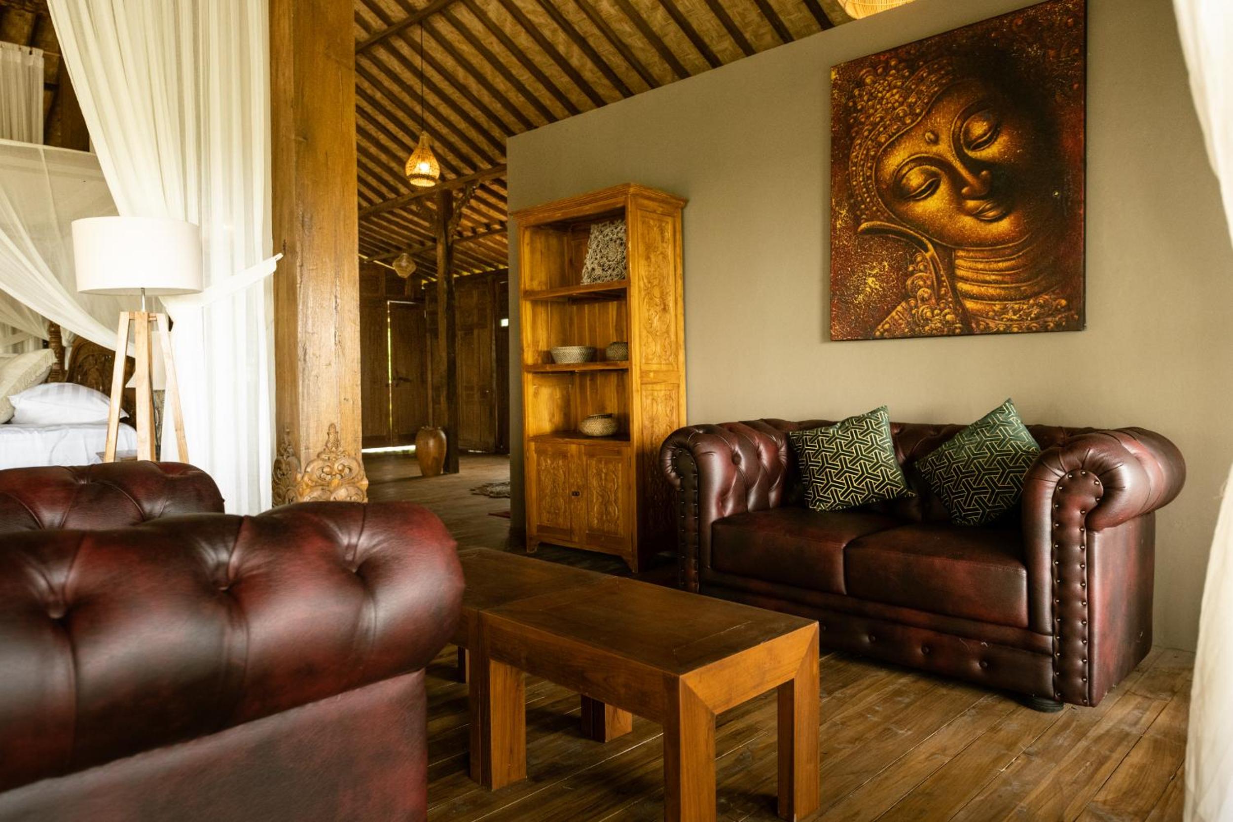 Deluxe Suite with Sea View - Photo 26