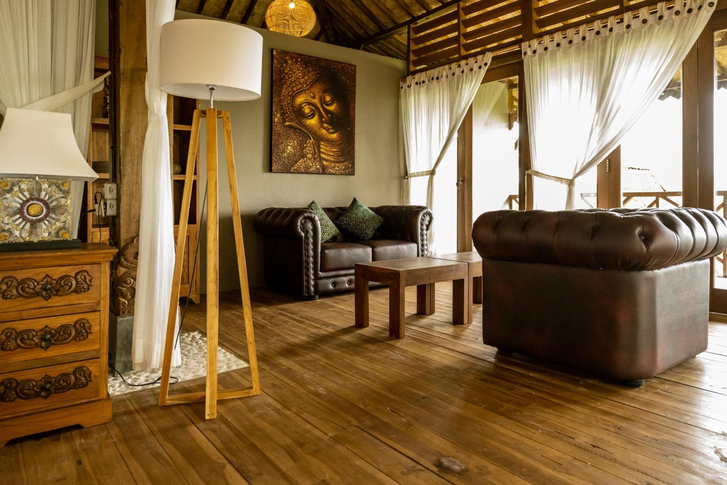 Deluxe Suite with Sea View - Photo 28