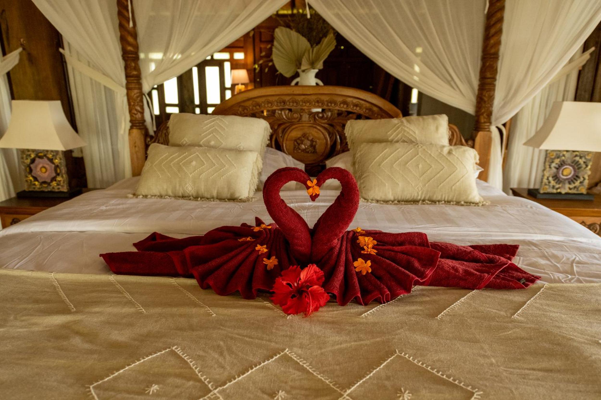 Deluxe Suite with Sea View - Photo 29