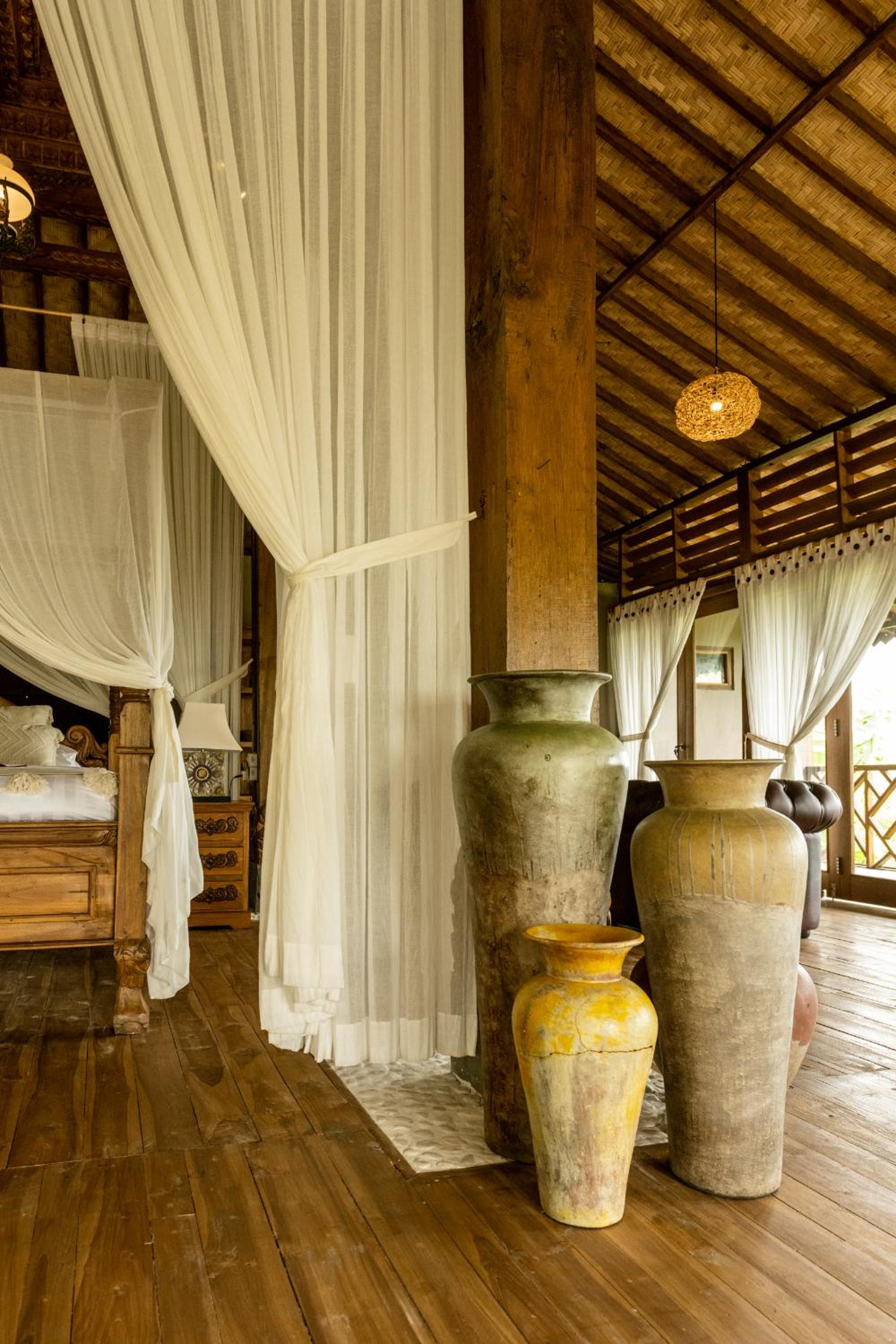 Deluxe Suite with Sea View - Photo 31