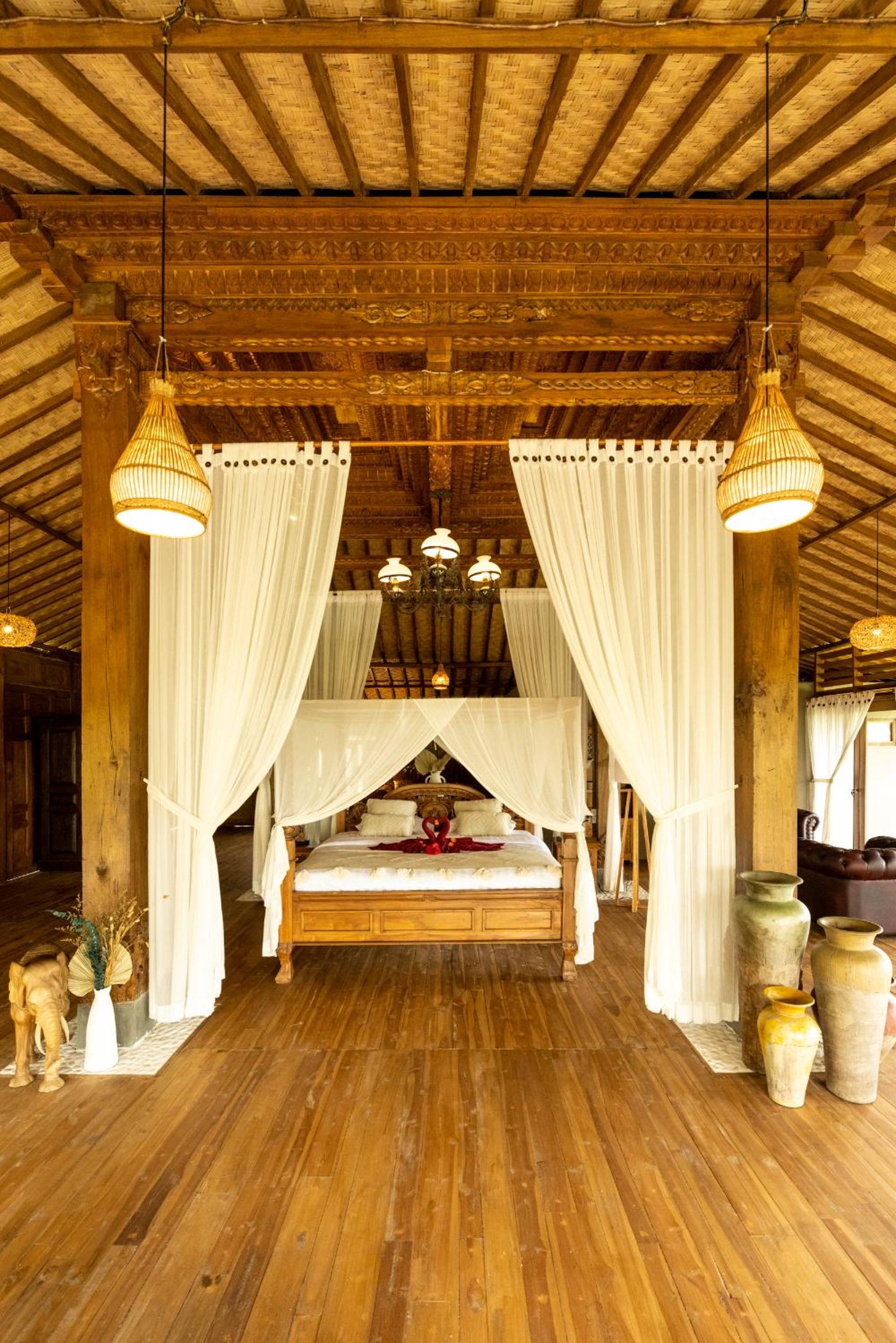 Deluxe Suite with Sea View - Photo 33