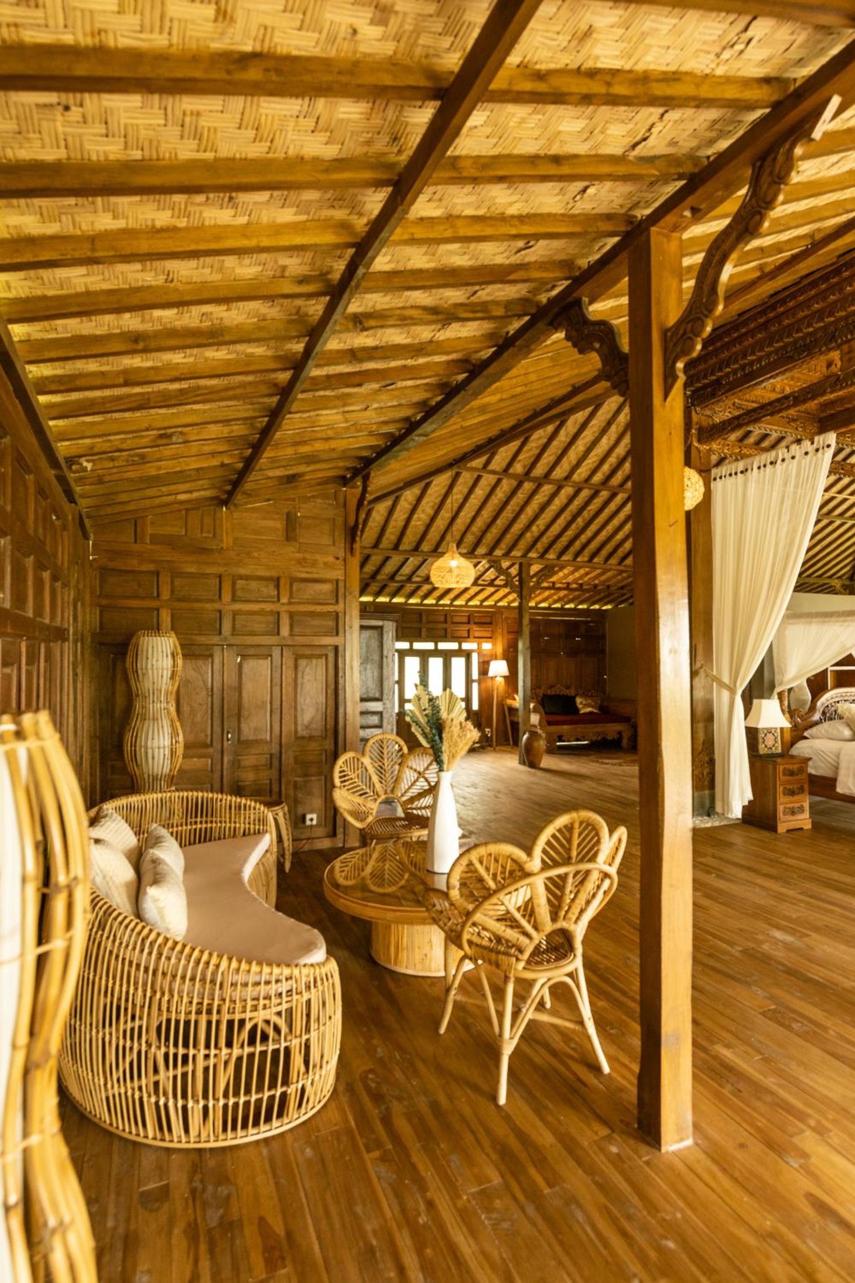 Deluxe Suite with Sea View - Photo 37