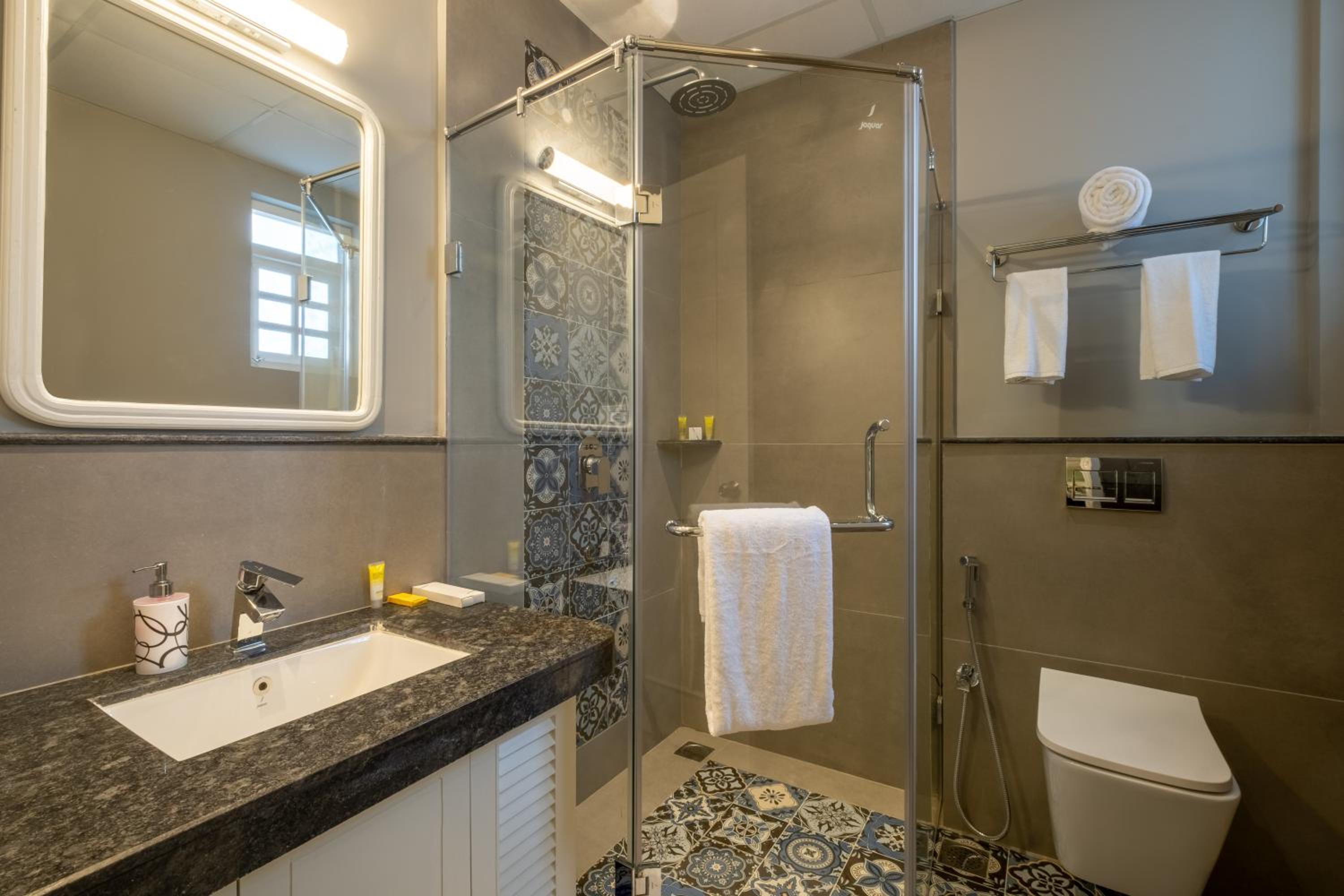 Deluxe Queen Room - Photo 3