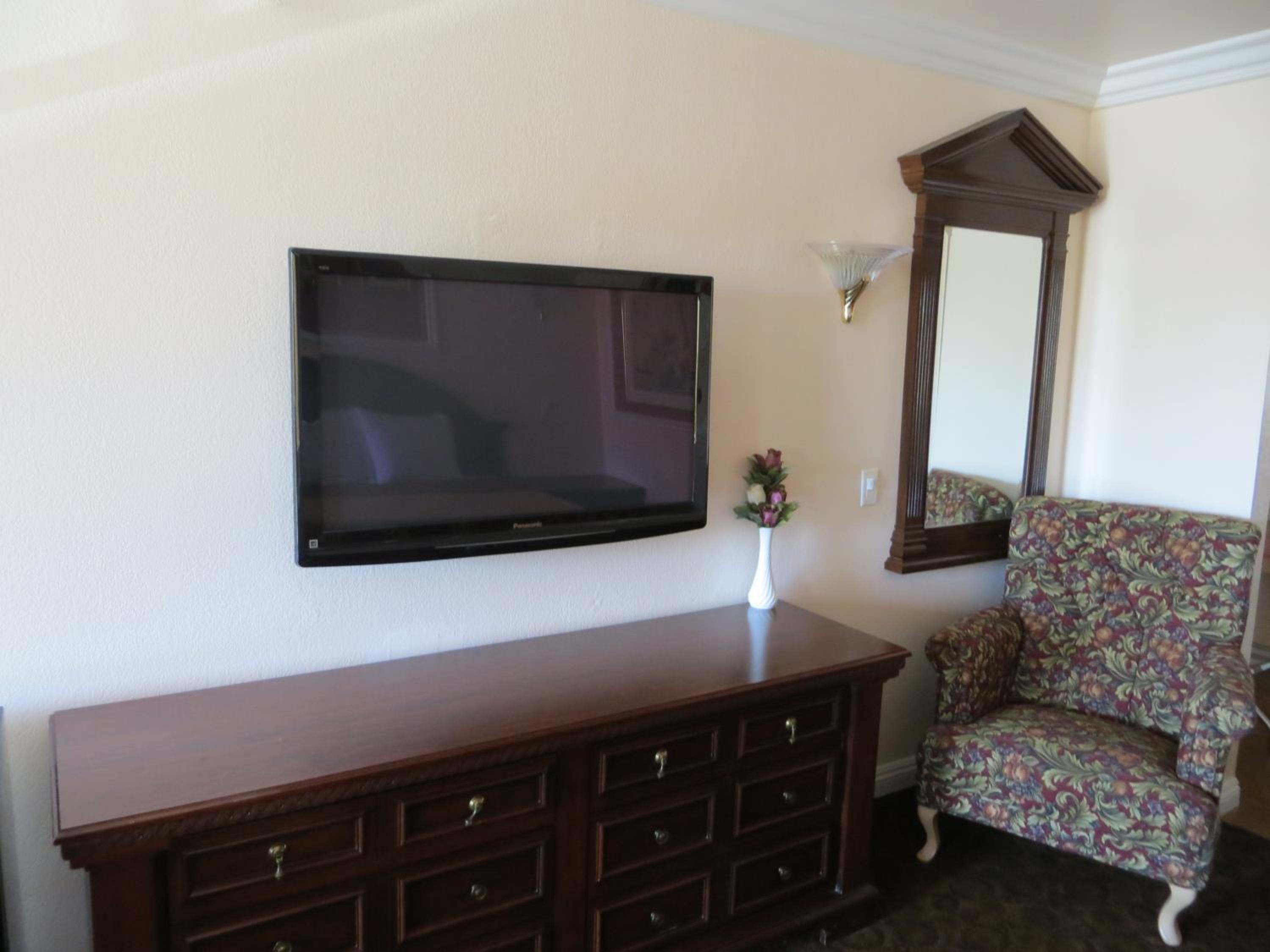 Queen Room with Two Queen Beds photo 1