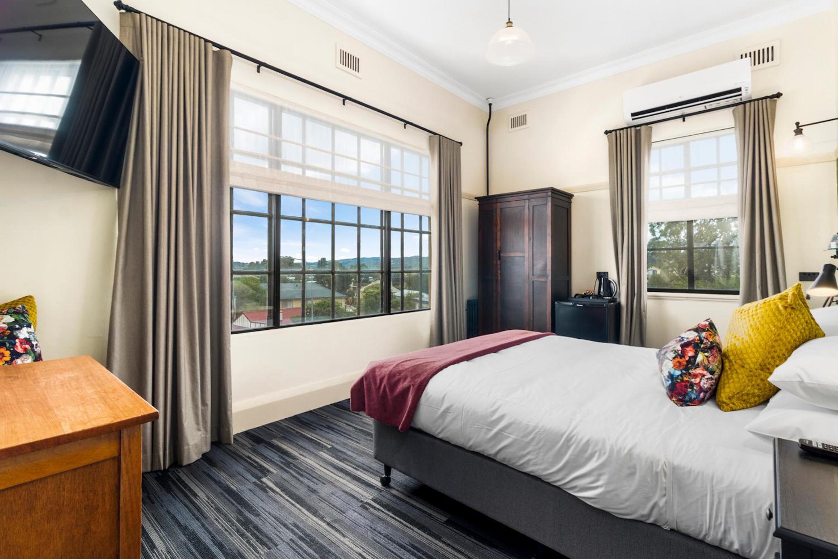 Standard King Room, Shared Bathroom
