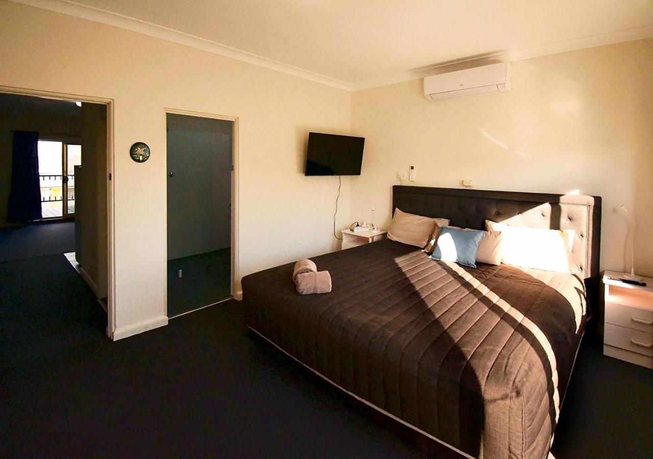 Two-Bedroom Apartment (Non Pet Friendly Room) photo 2