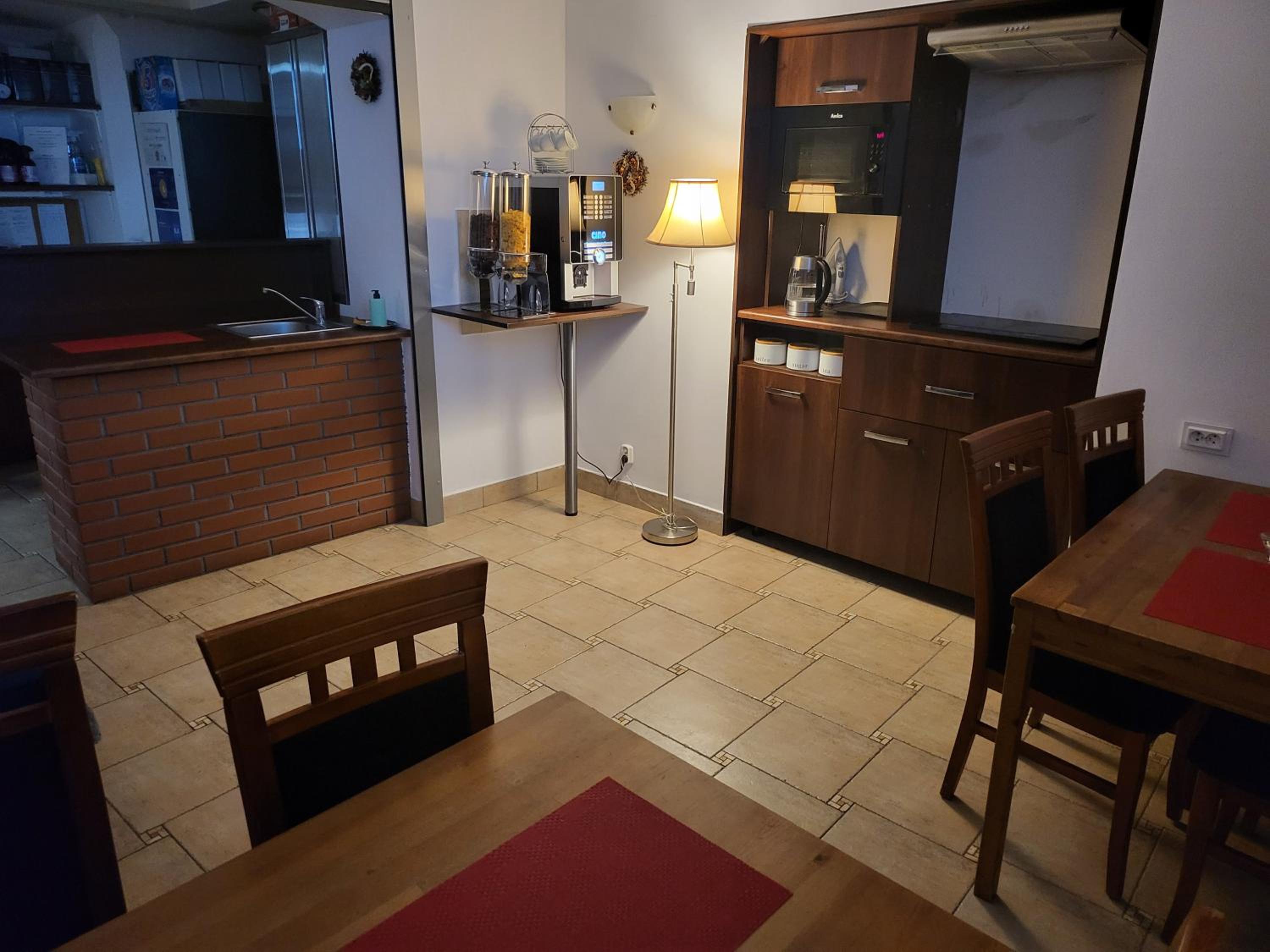 Twin Room with Private Bathroom - Photo 28