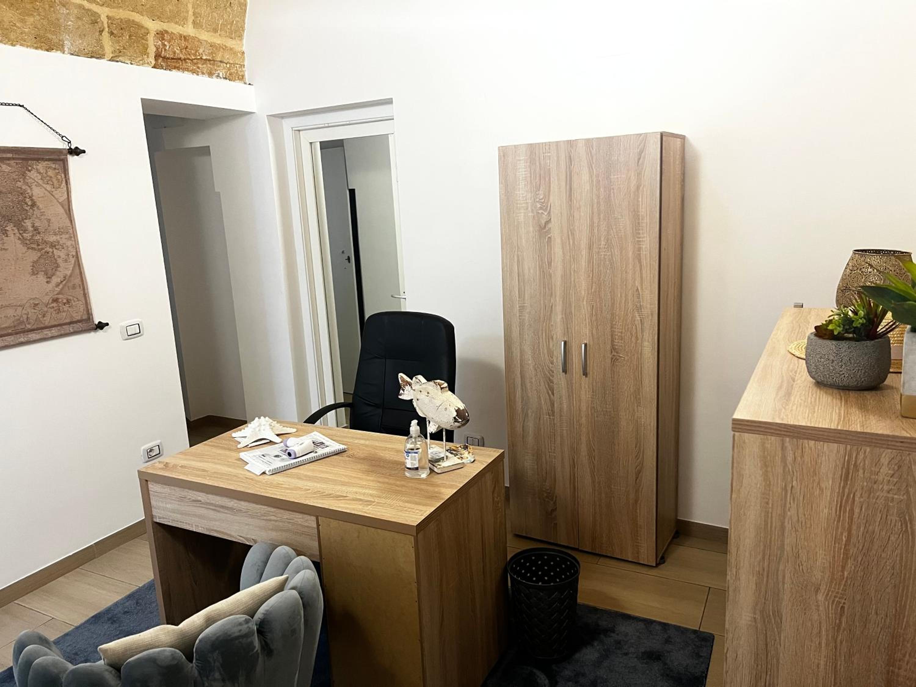Studio Apartment - Photo 35
