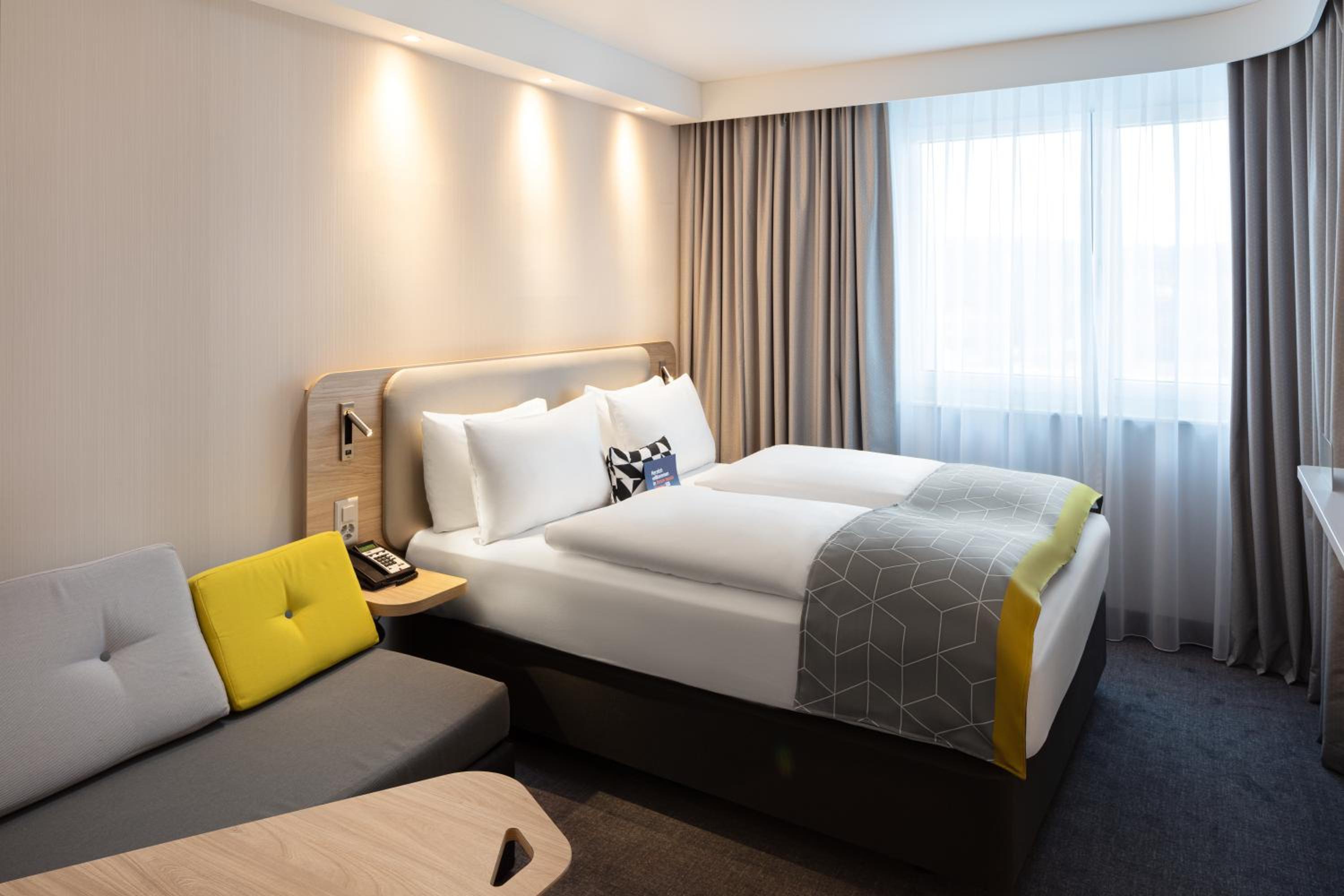 Standard Room with Free Breakfast - Photo 1