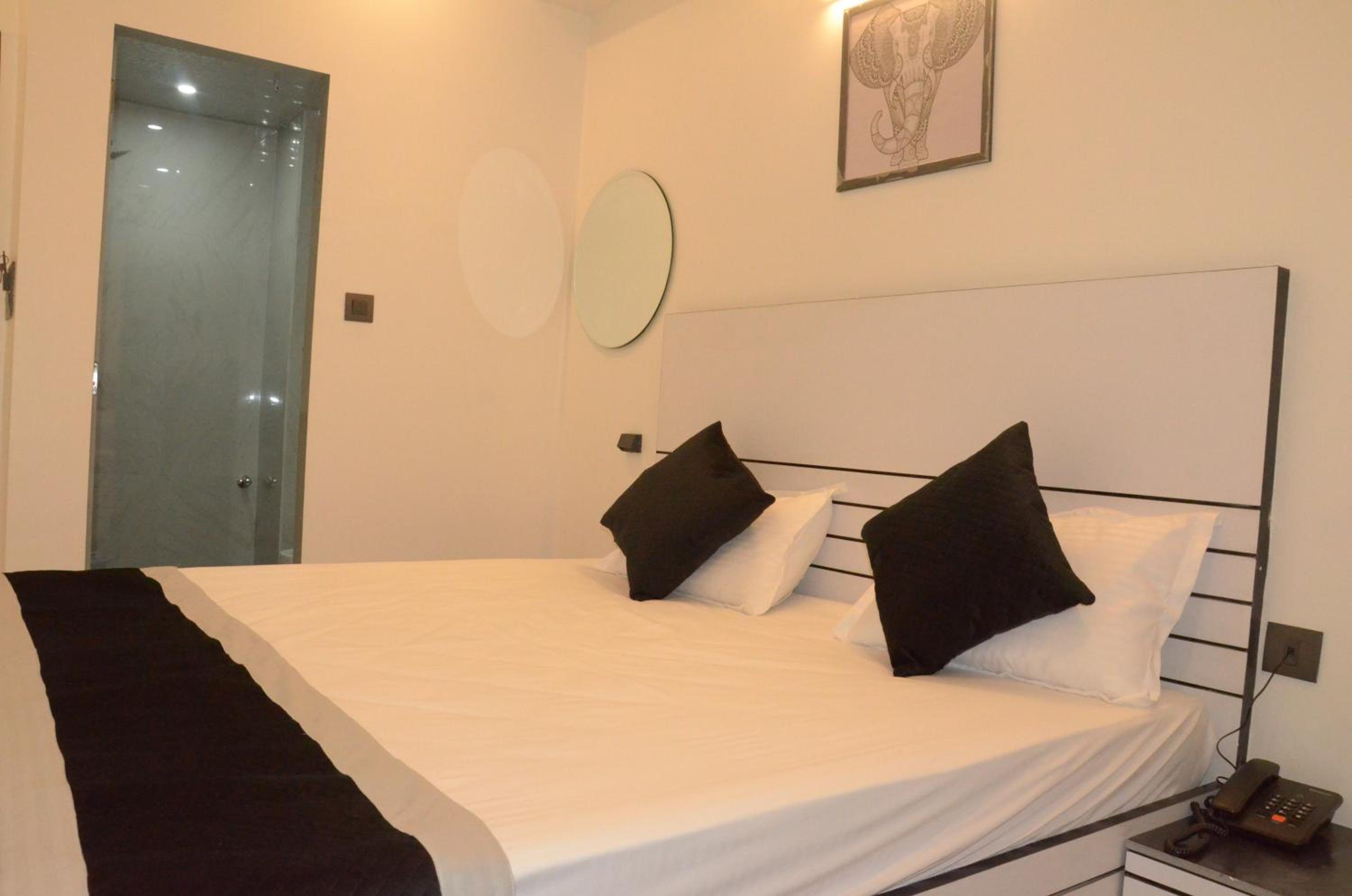 Deluxe Double Room - Photo 9