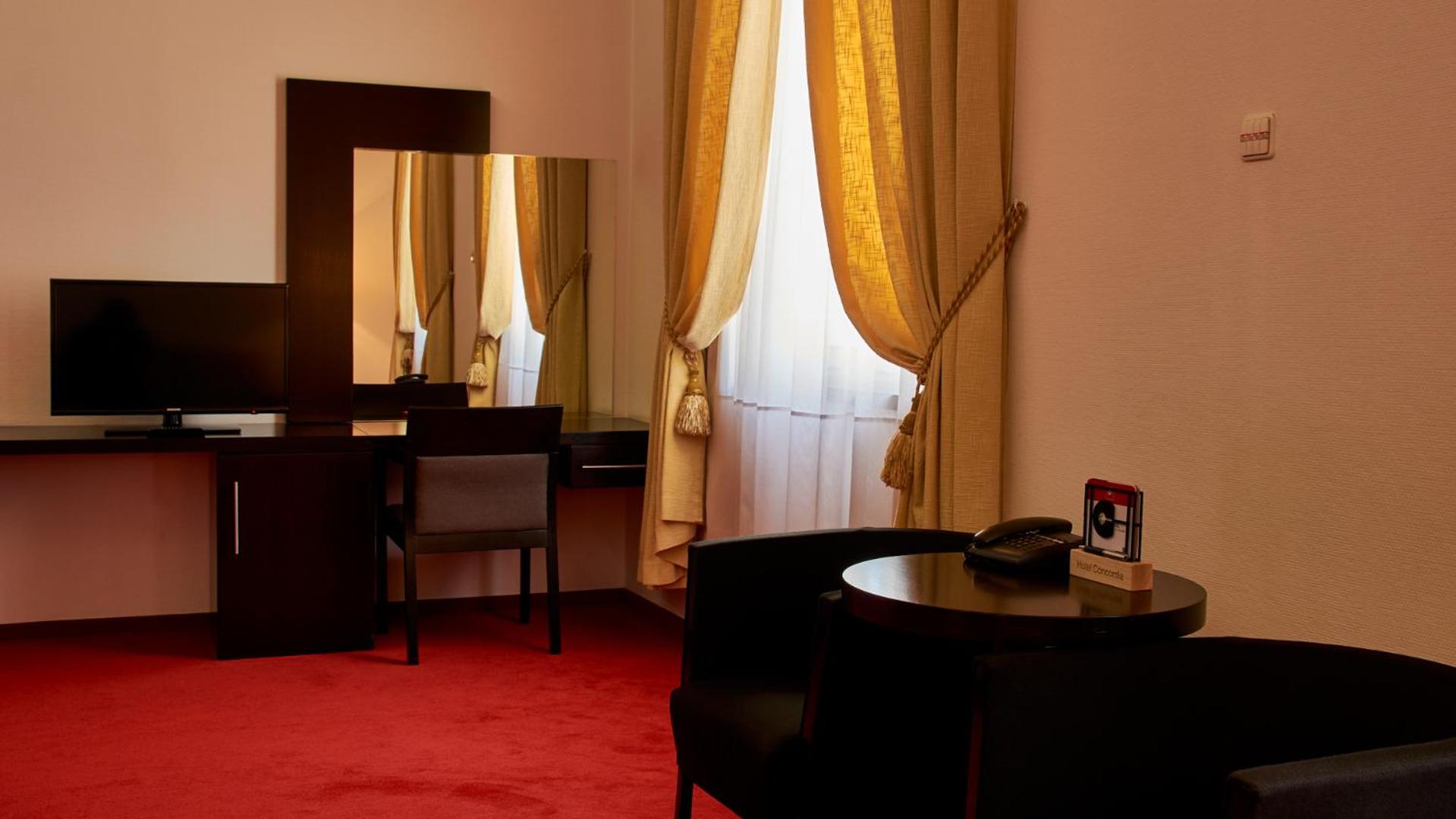 Suite with View - Photo 6