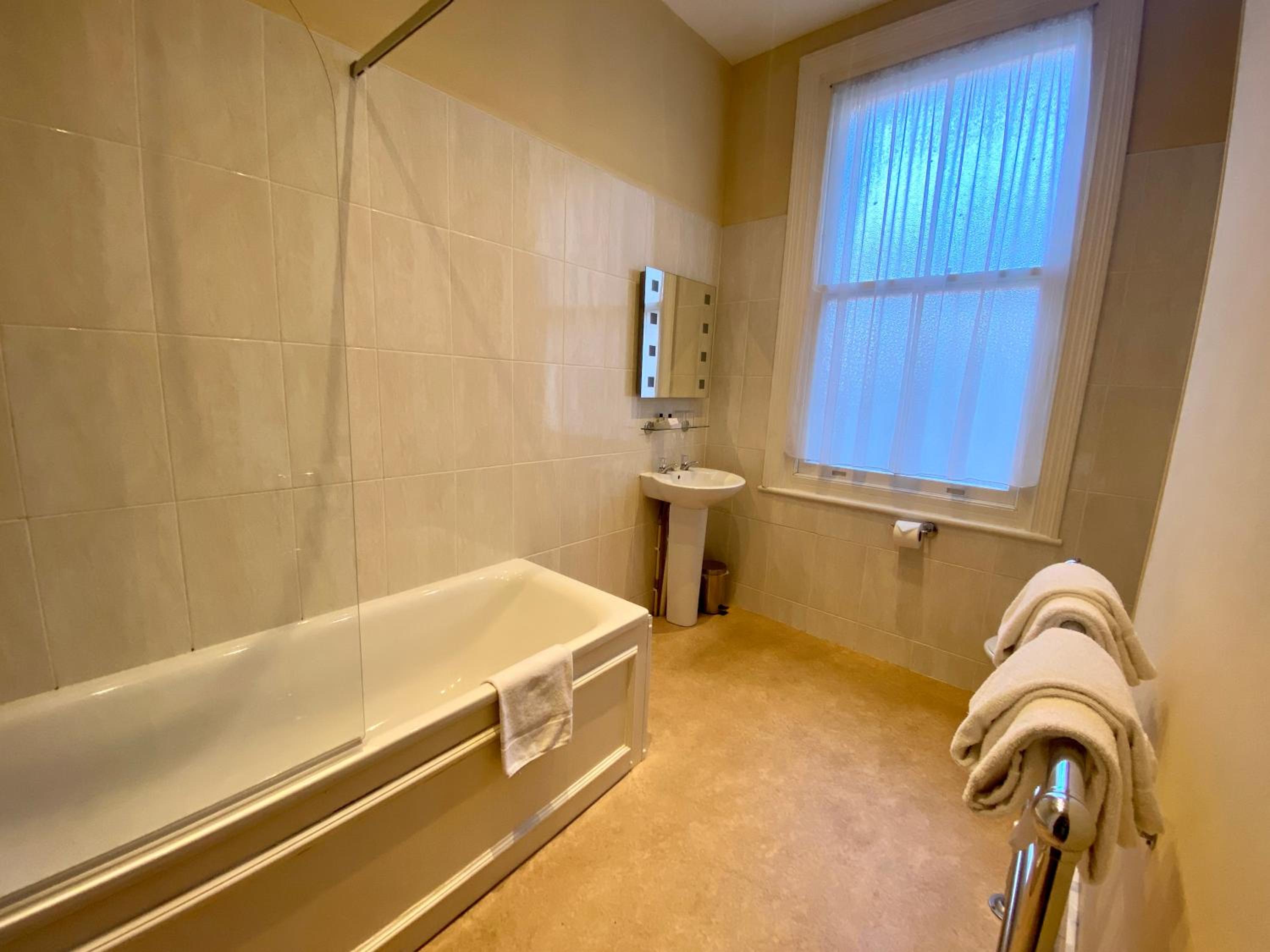 Standard Double Room - Photo 8