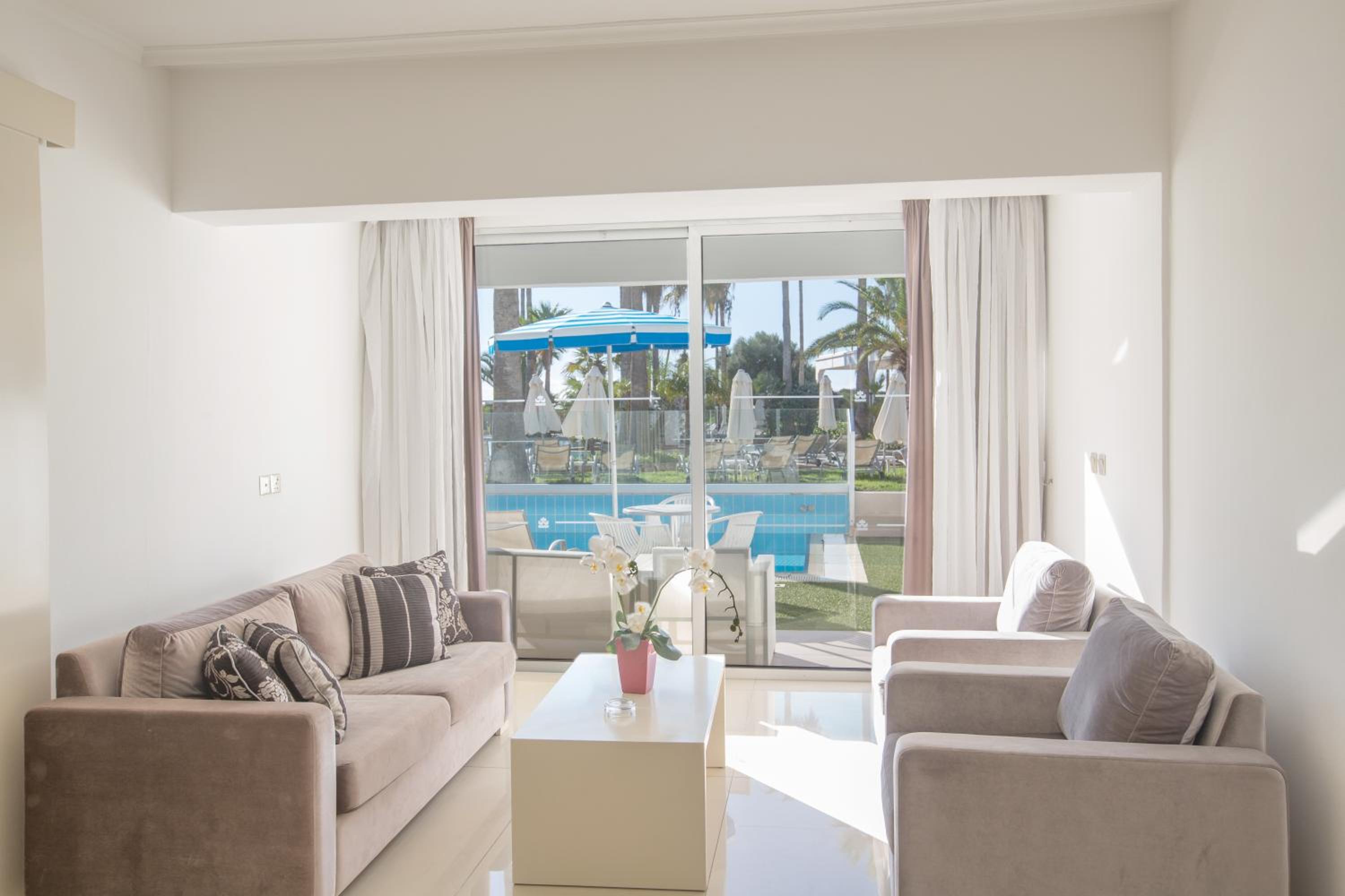 Junior Suite with Private Pool photo 3