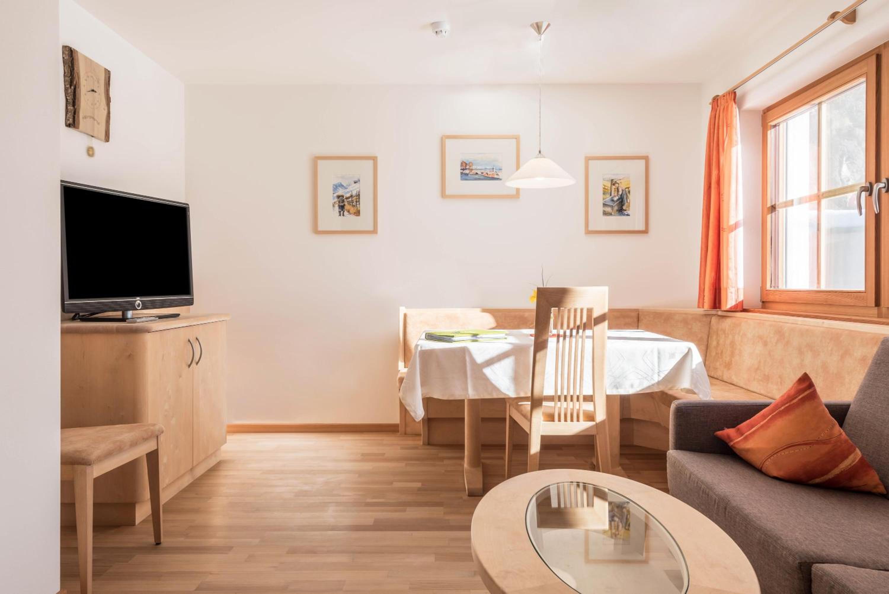 Two-Bedroom Deluxe Apartment with Garden View photo 3