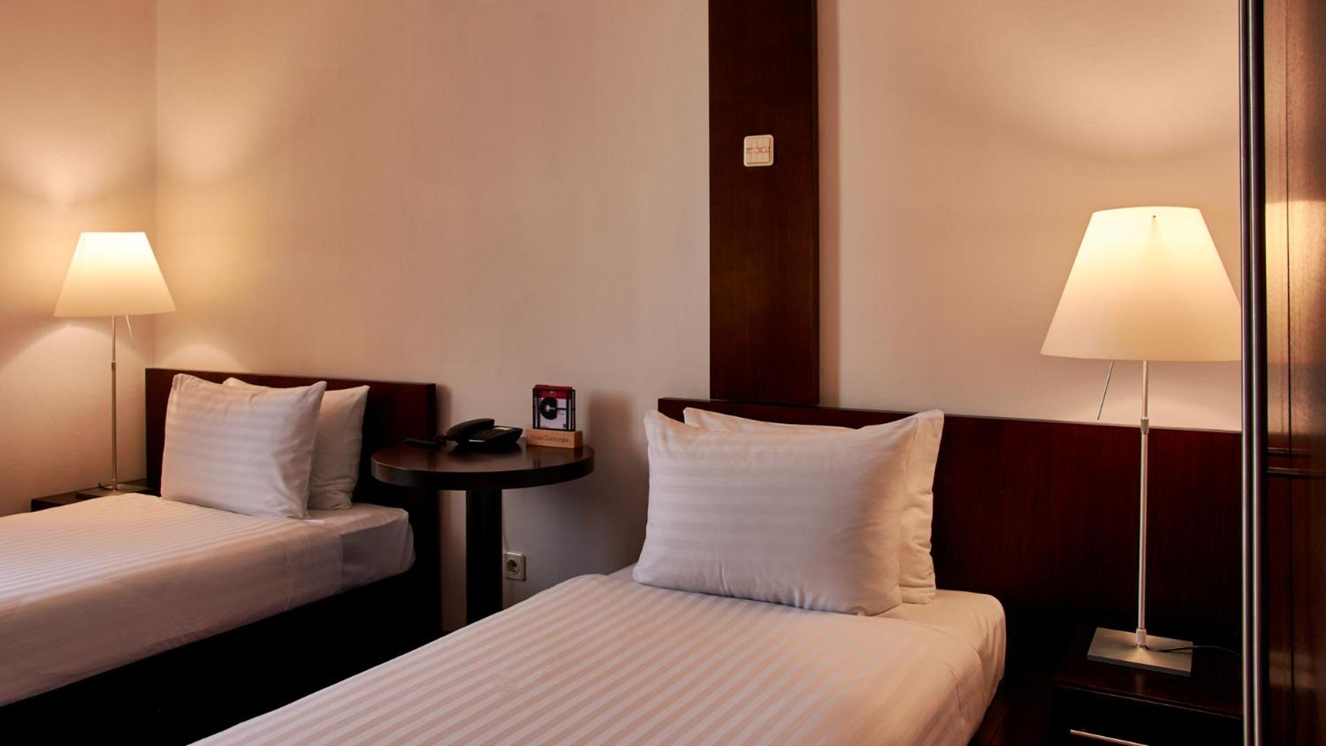Twin Room with View - Photo 2
