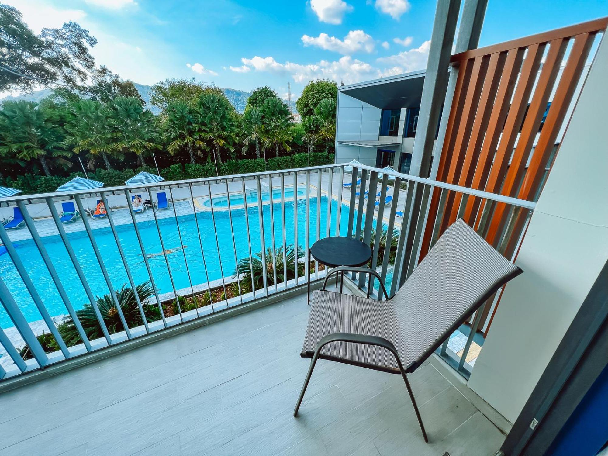 Deluxe Double or Twin Room with Pool View - Photo 22