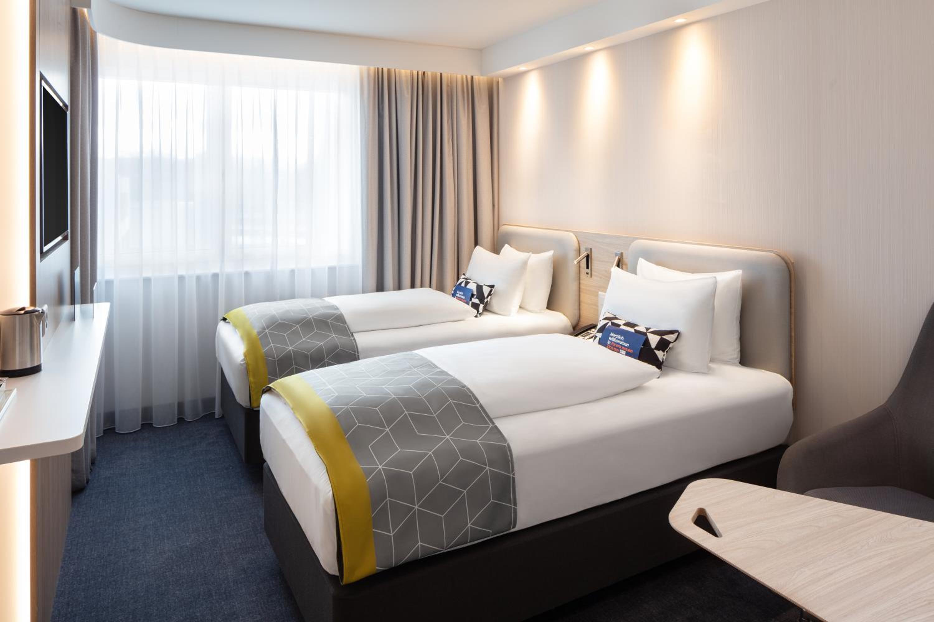 Standard Room with Free Breakfast - Photo 8