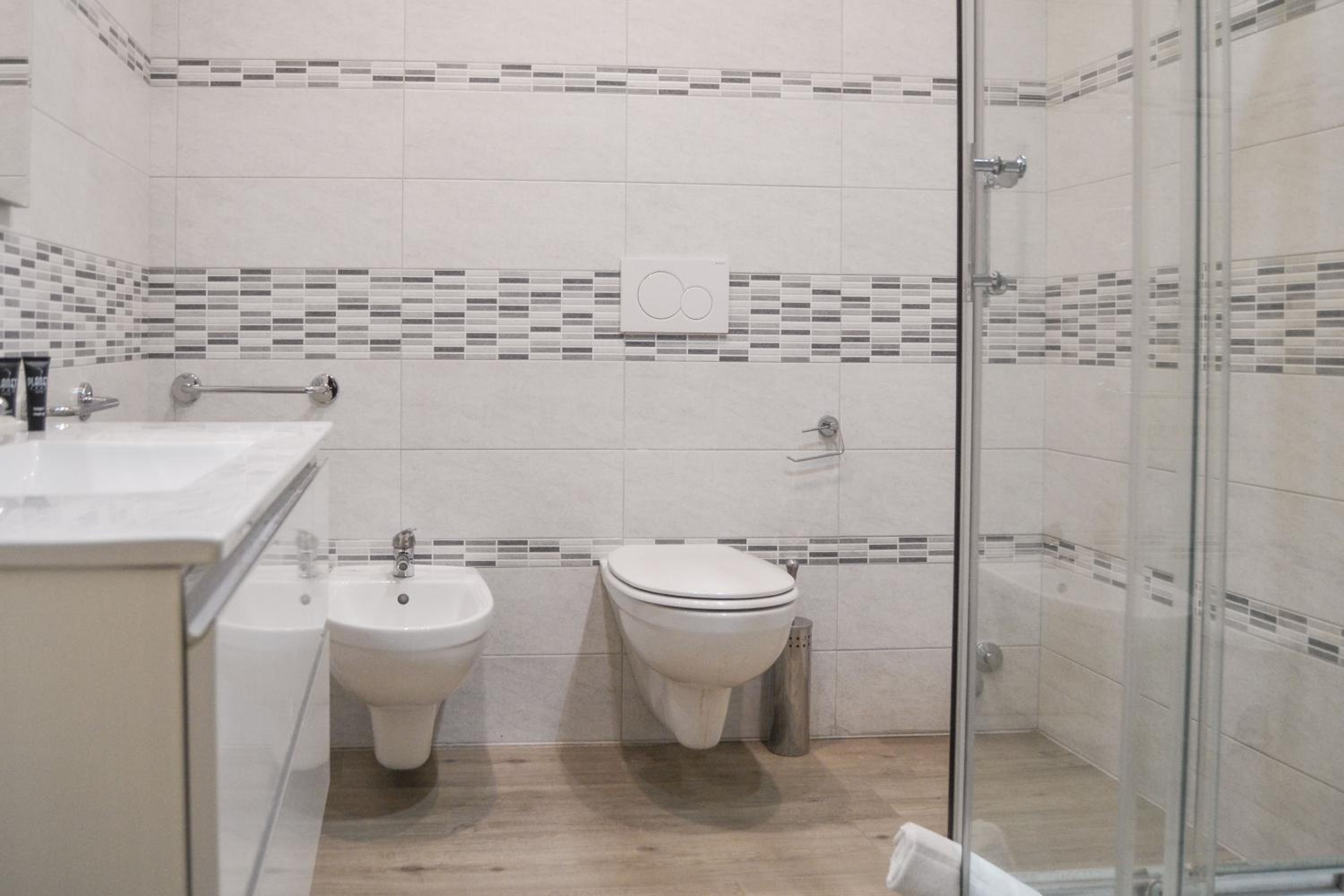 Double Room - Photo 6