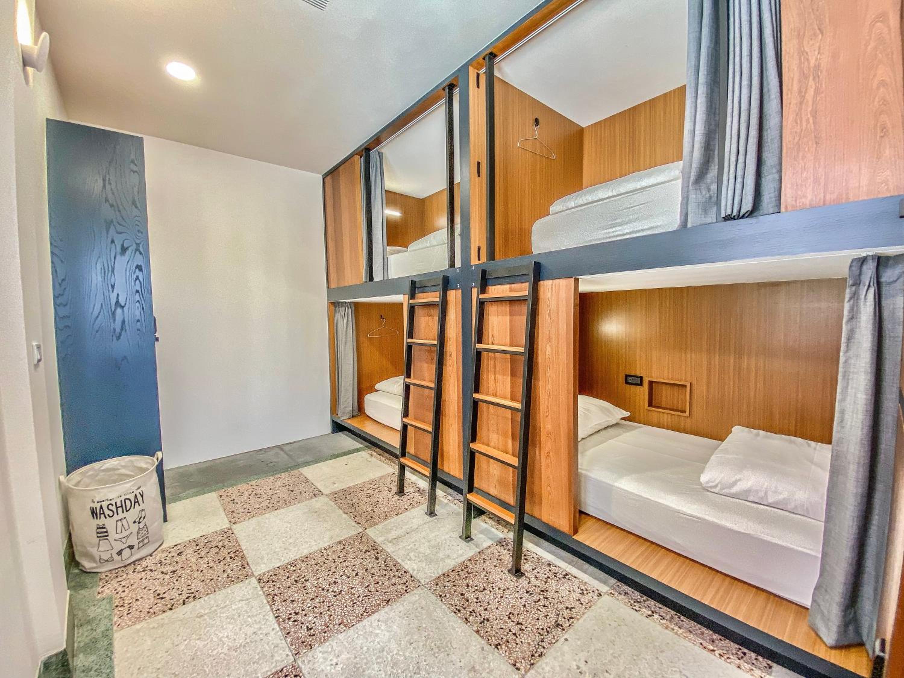 Bed in 4-Bed Male Dormitory Room photo 1