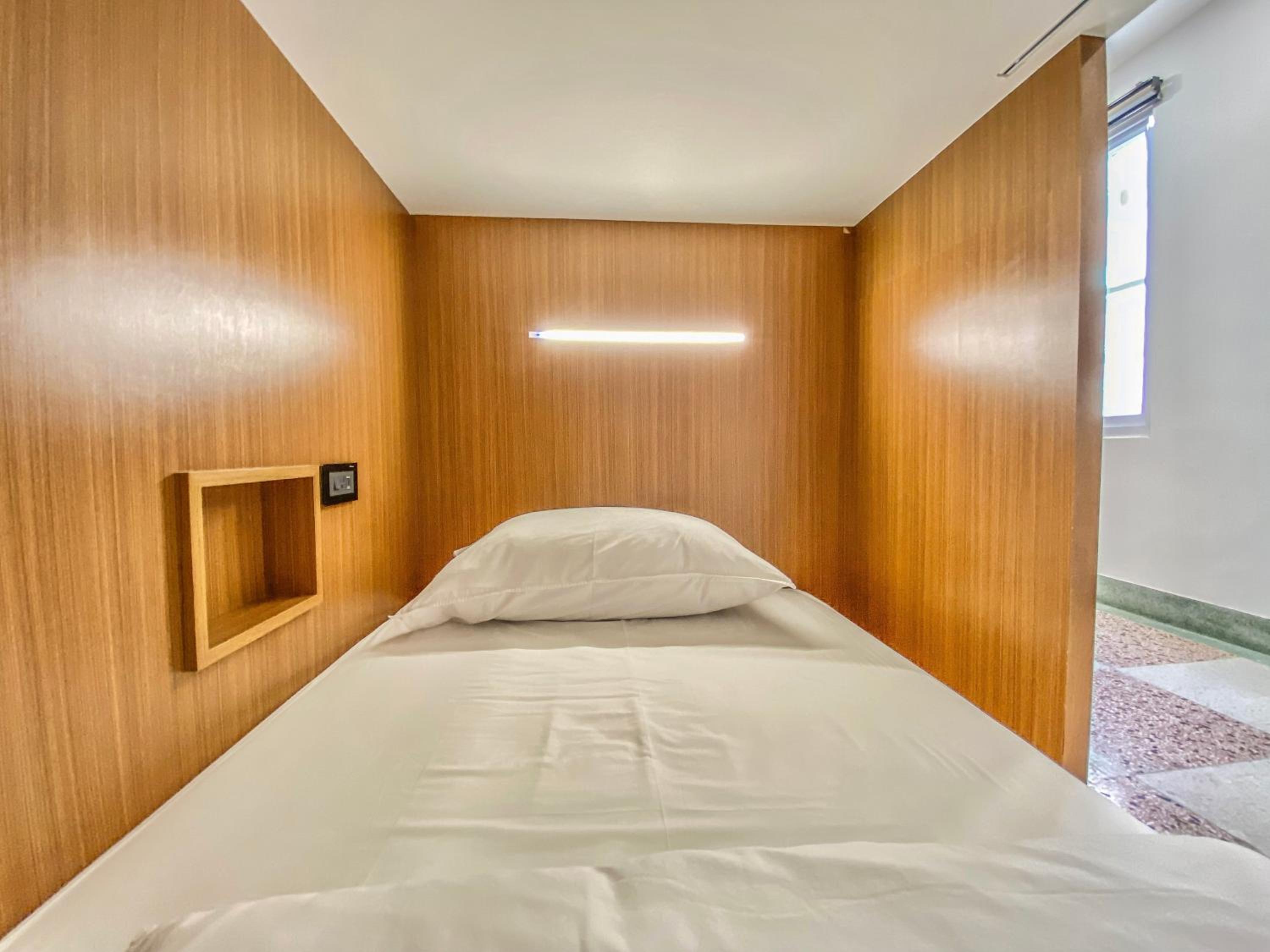 Bed in 4-Bed Male Dormitory Room photo 3