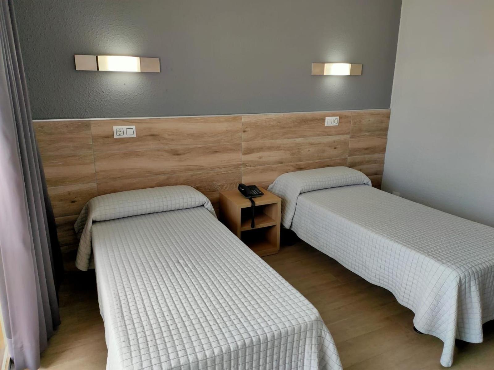 Double or Twin Room - Photo 7